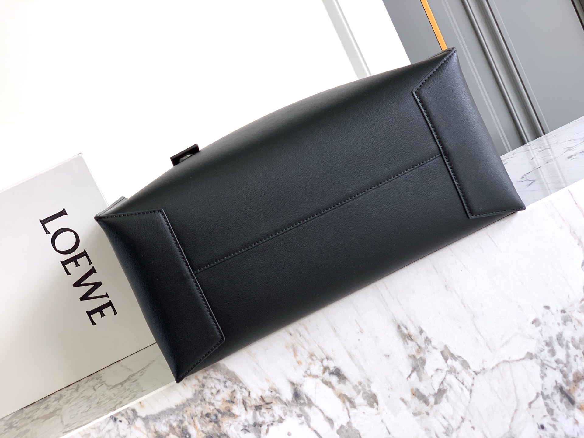Loewe Loewe Buckle Tote