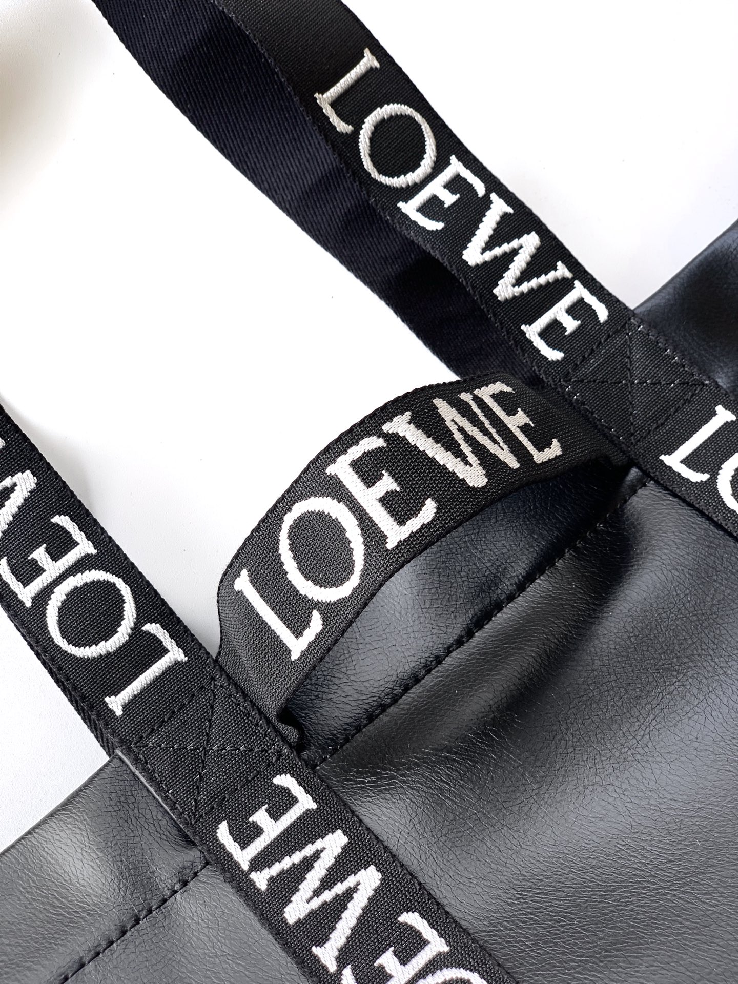 Loewe 重新定义罗威风格
