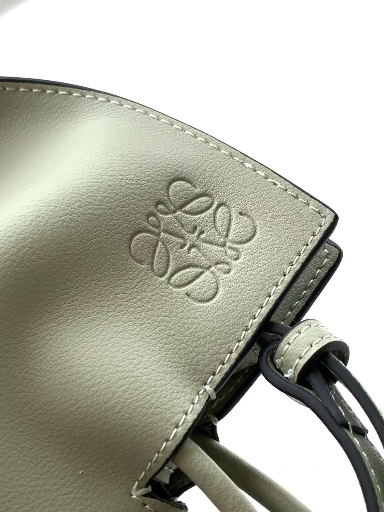 Loewe Flamenco clutch 大号