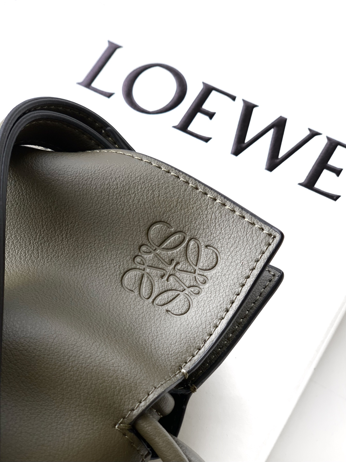 Loewe Flamenco clutch 大号