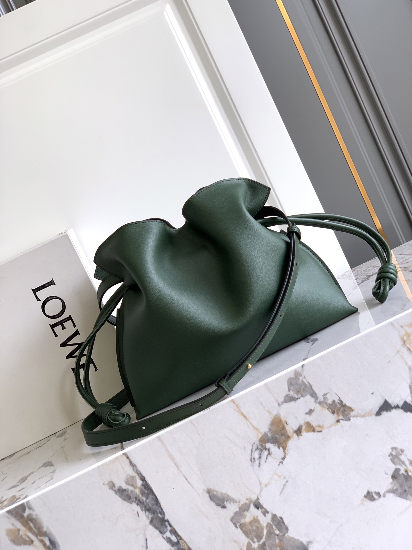 Loewe 大号Flamenco clutch “升级版”