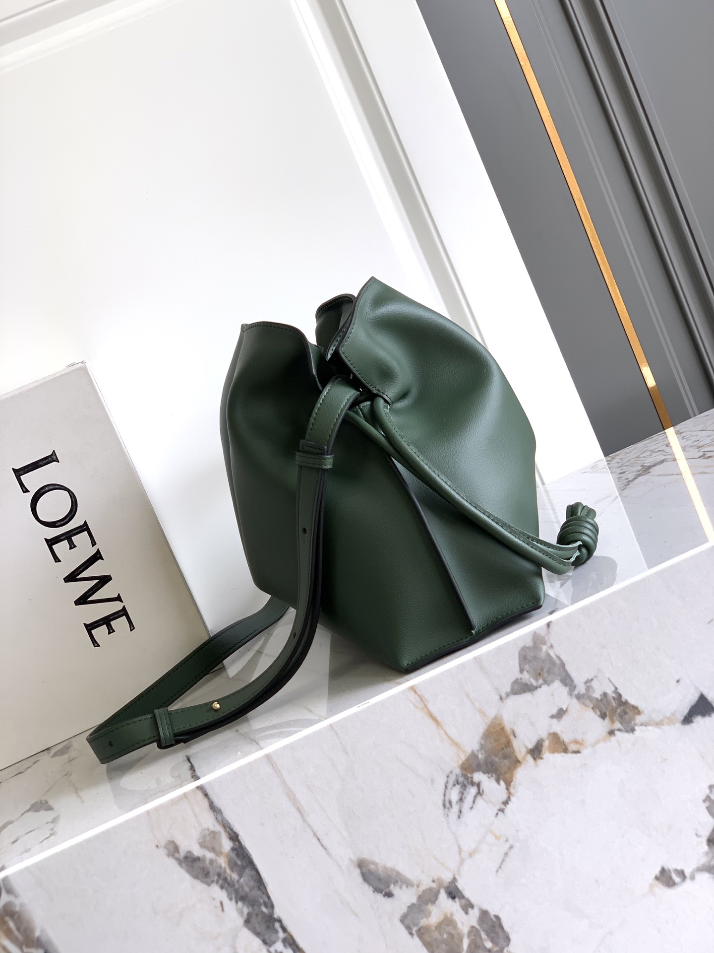Loewe 大号Flamenco clutch “升级版”