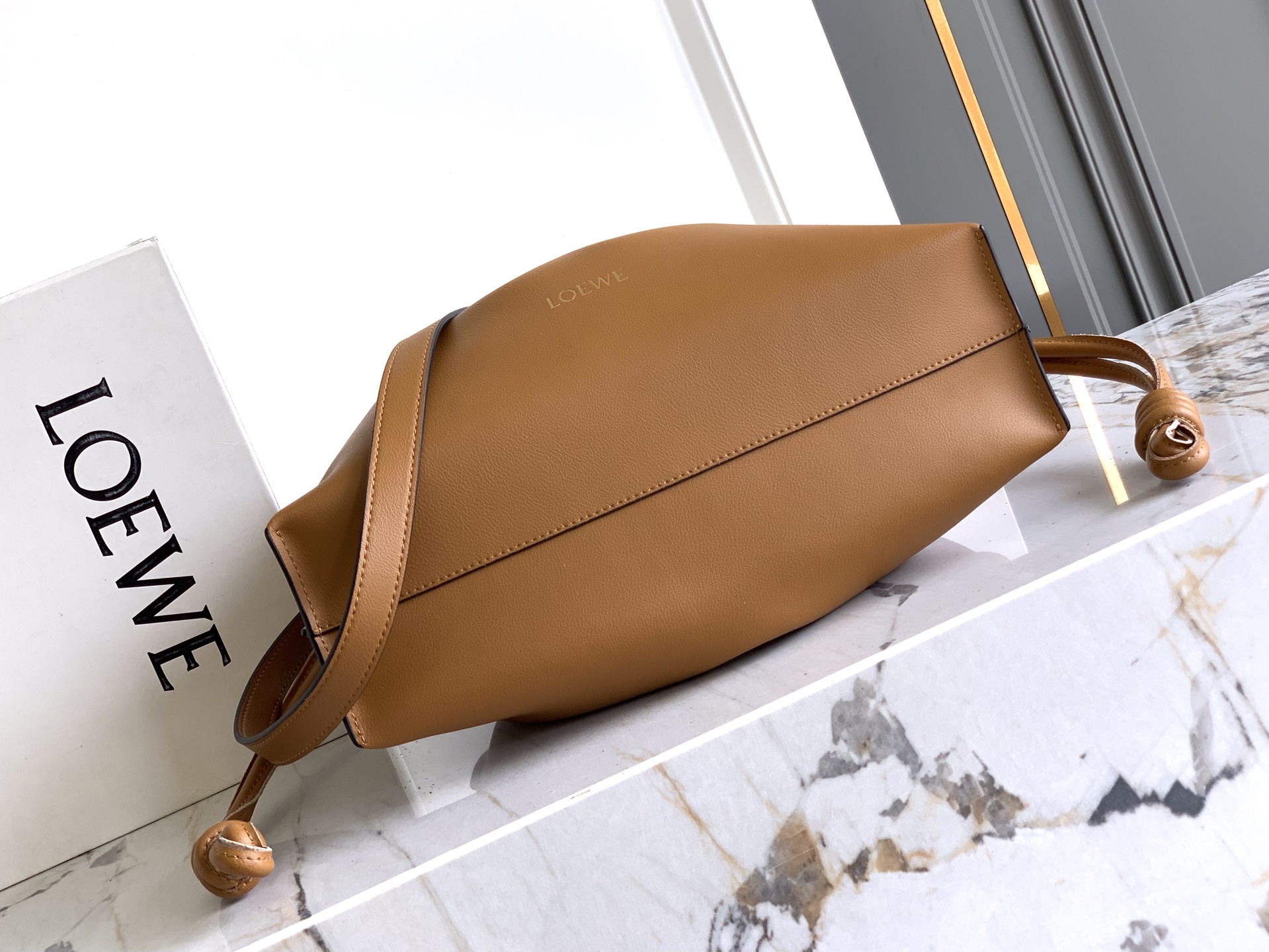 Loewe 大号Flamenco clutch “升级版”