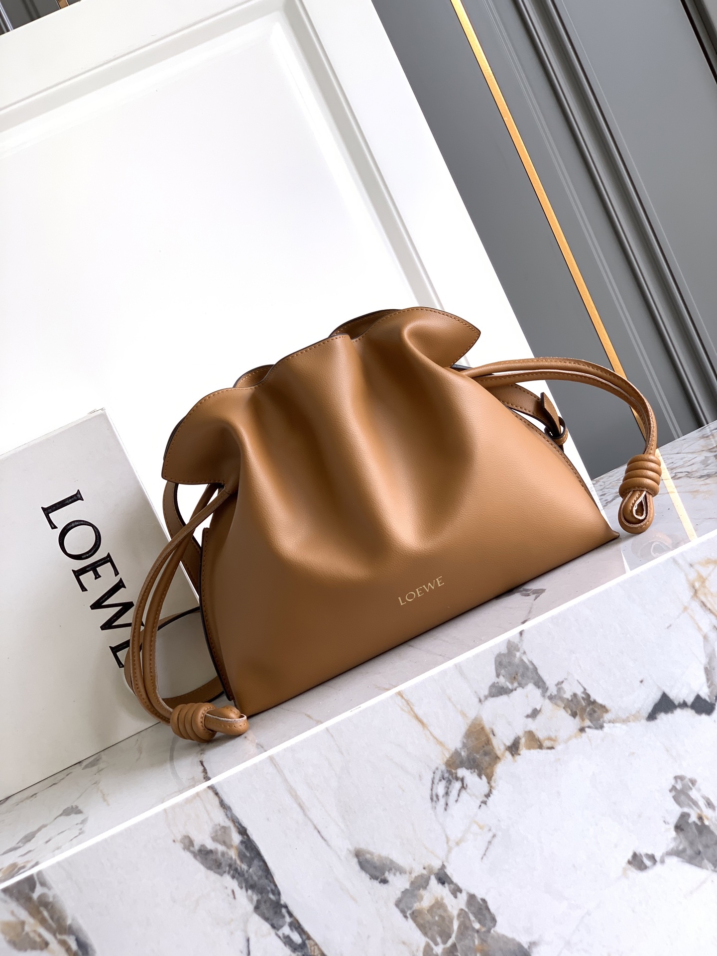 Loewe 大号Flamenco clutch “升级版”