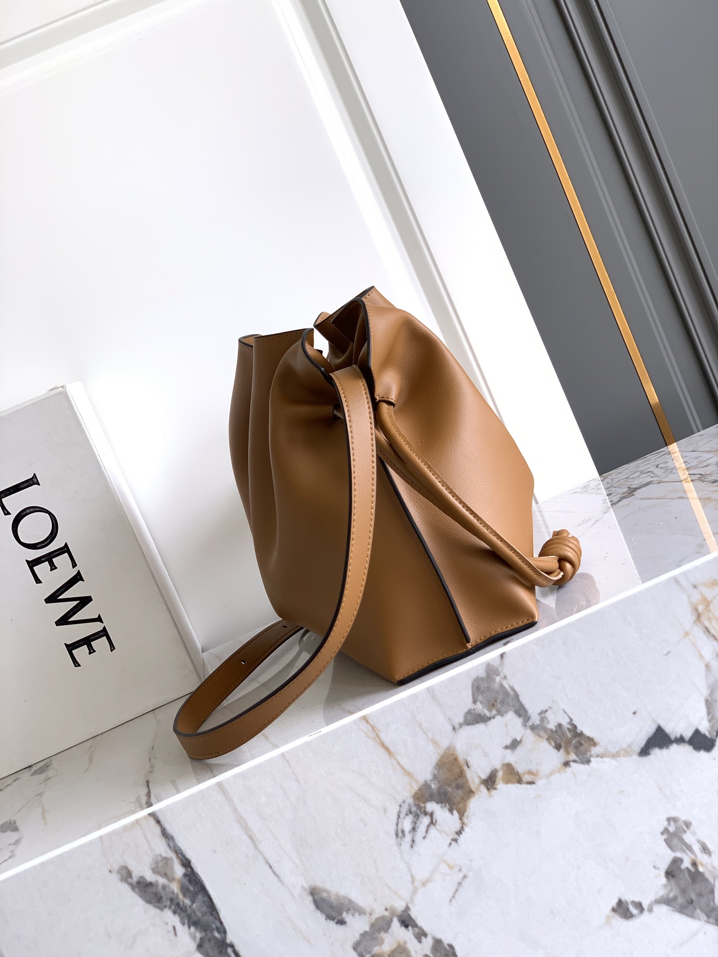 Loewe 大号Flamenco clutch “升级版”