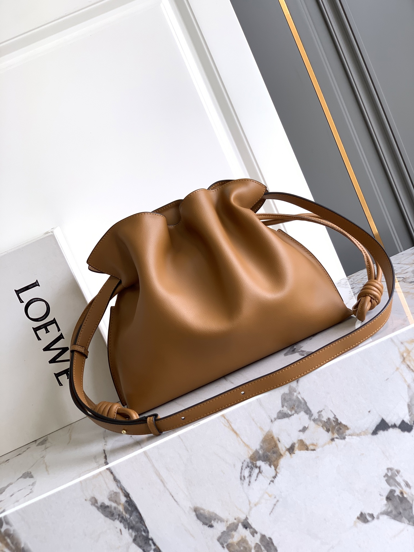 Loewe 大号Flamenco clutch “升级版”