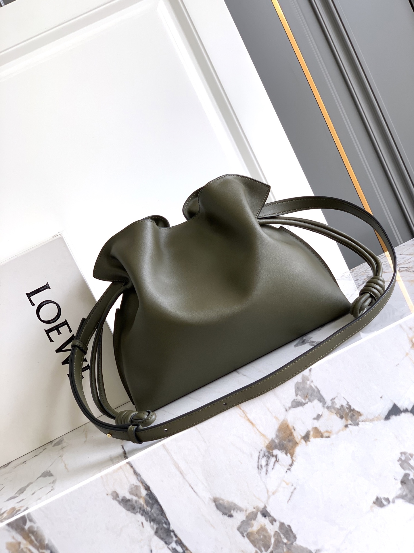 Loewe 大号Flamenco clutch “升级版”