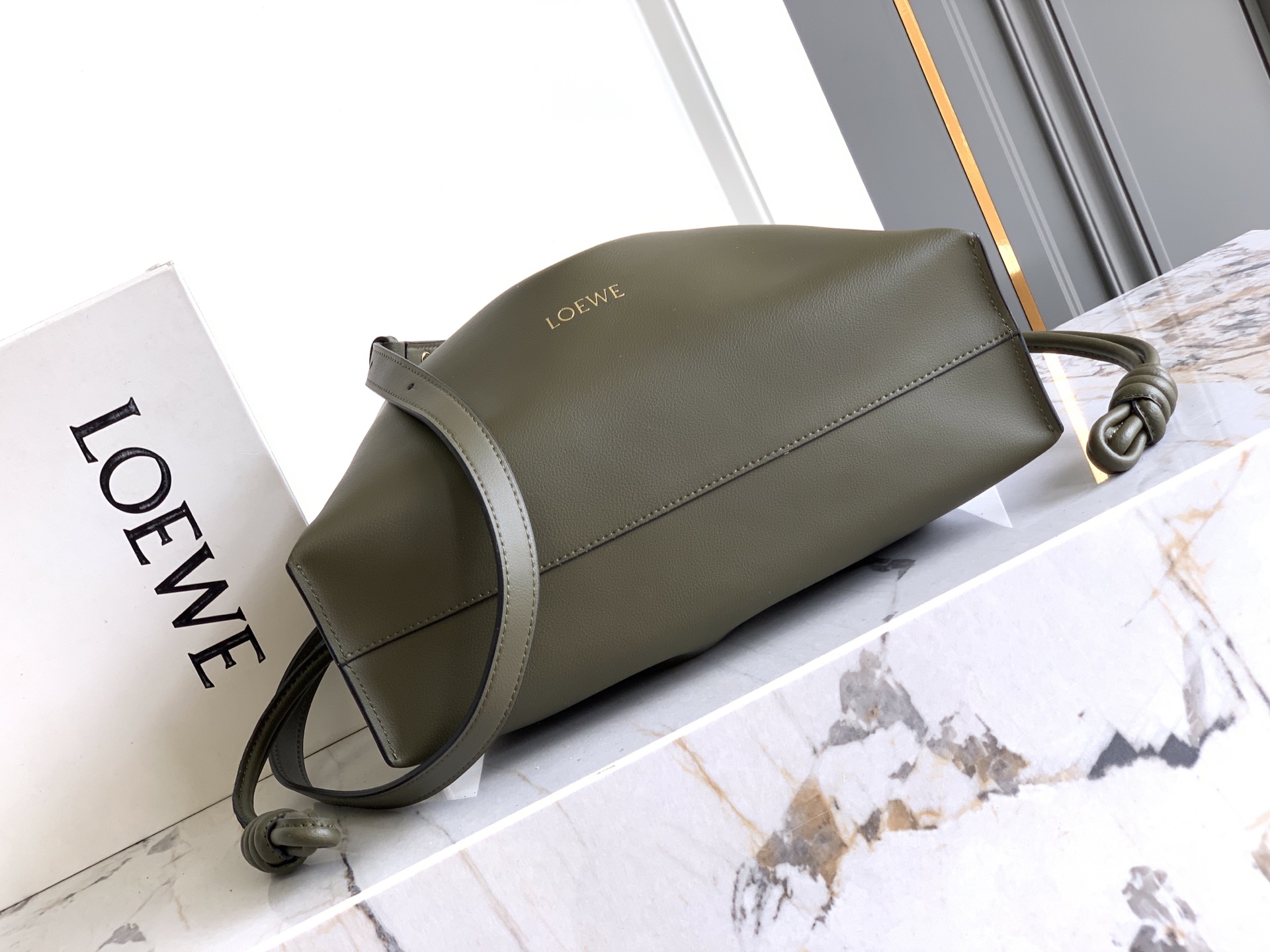 Loewe 大号Flamenco clutch “升级版”