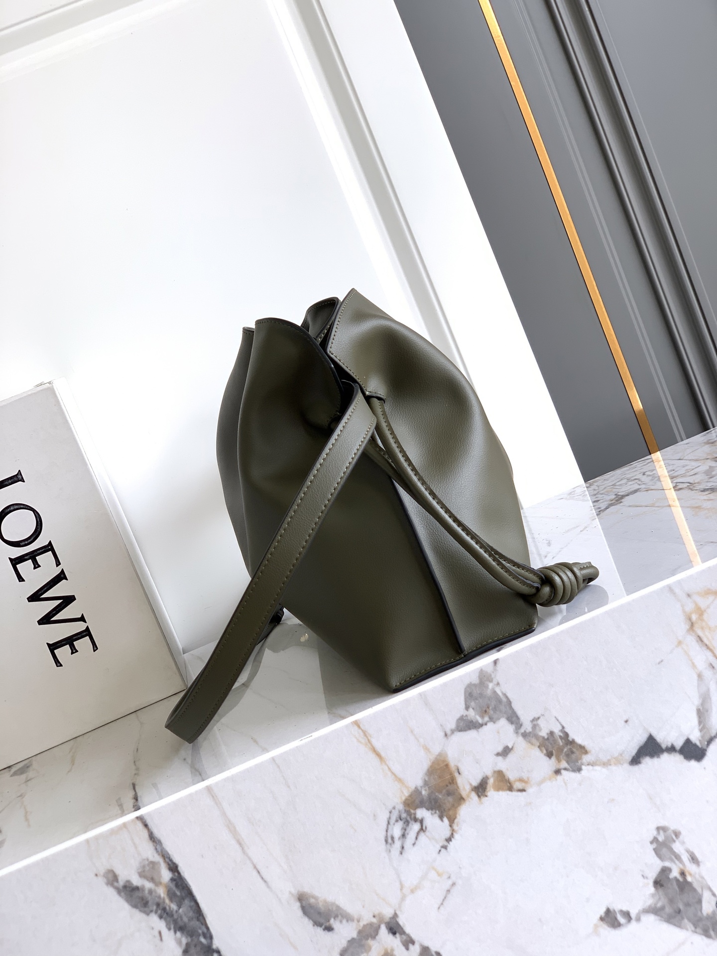 Loewe 大号Flamenco clutch “升级版”