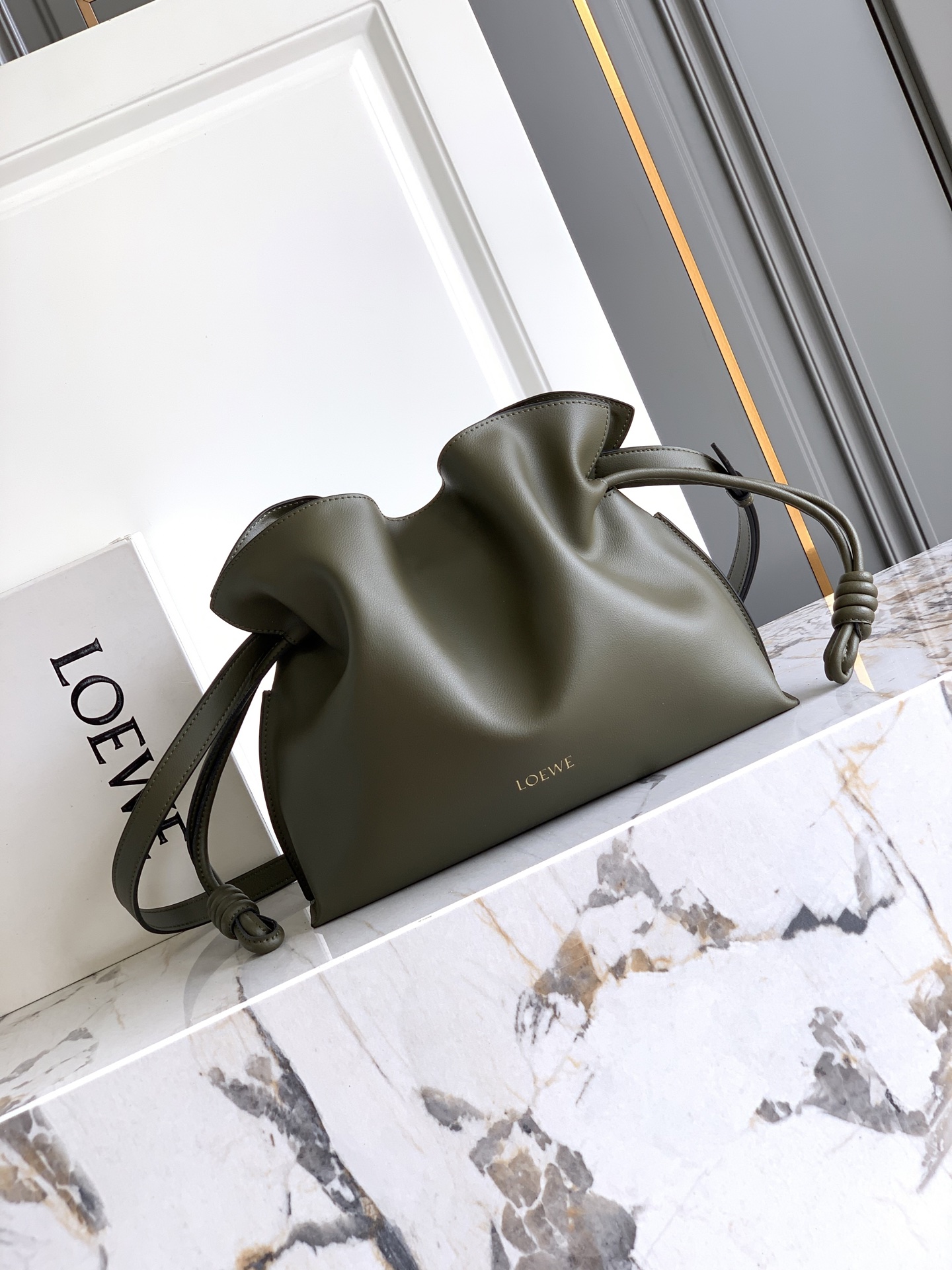 Loewe 大号Flamenco clutch “升级版”