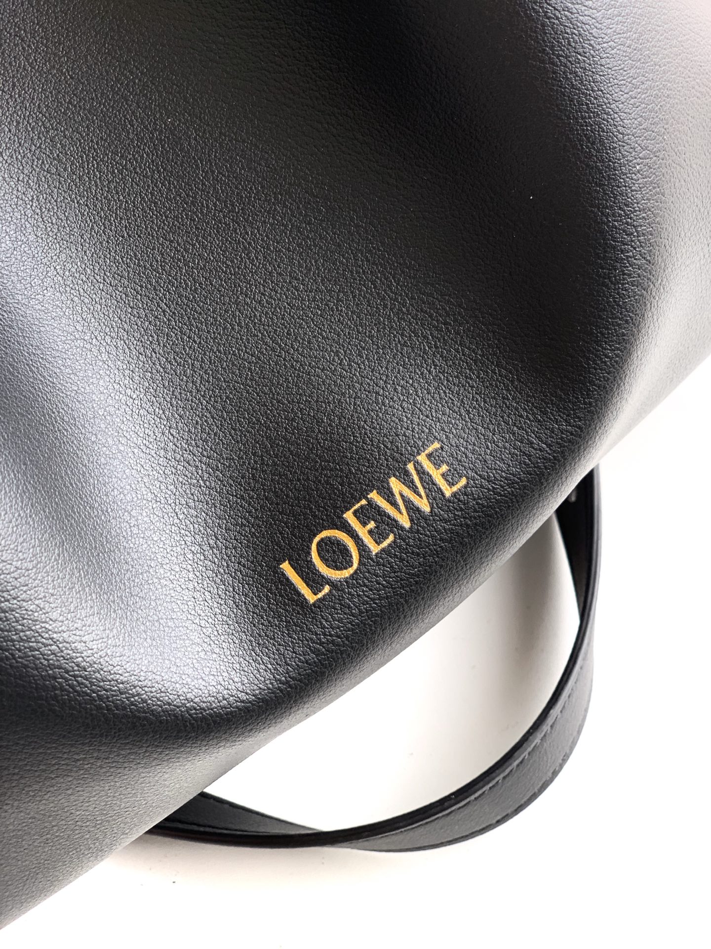 Loewe 大号Flamenco clutch “升级版”