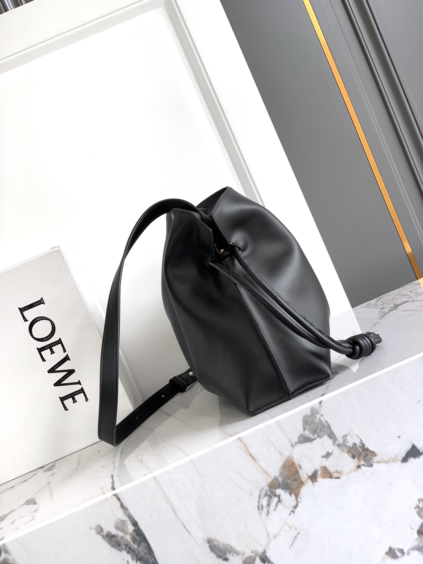Loewe 大号Flamenco clutch “升级版”