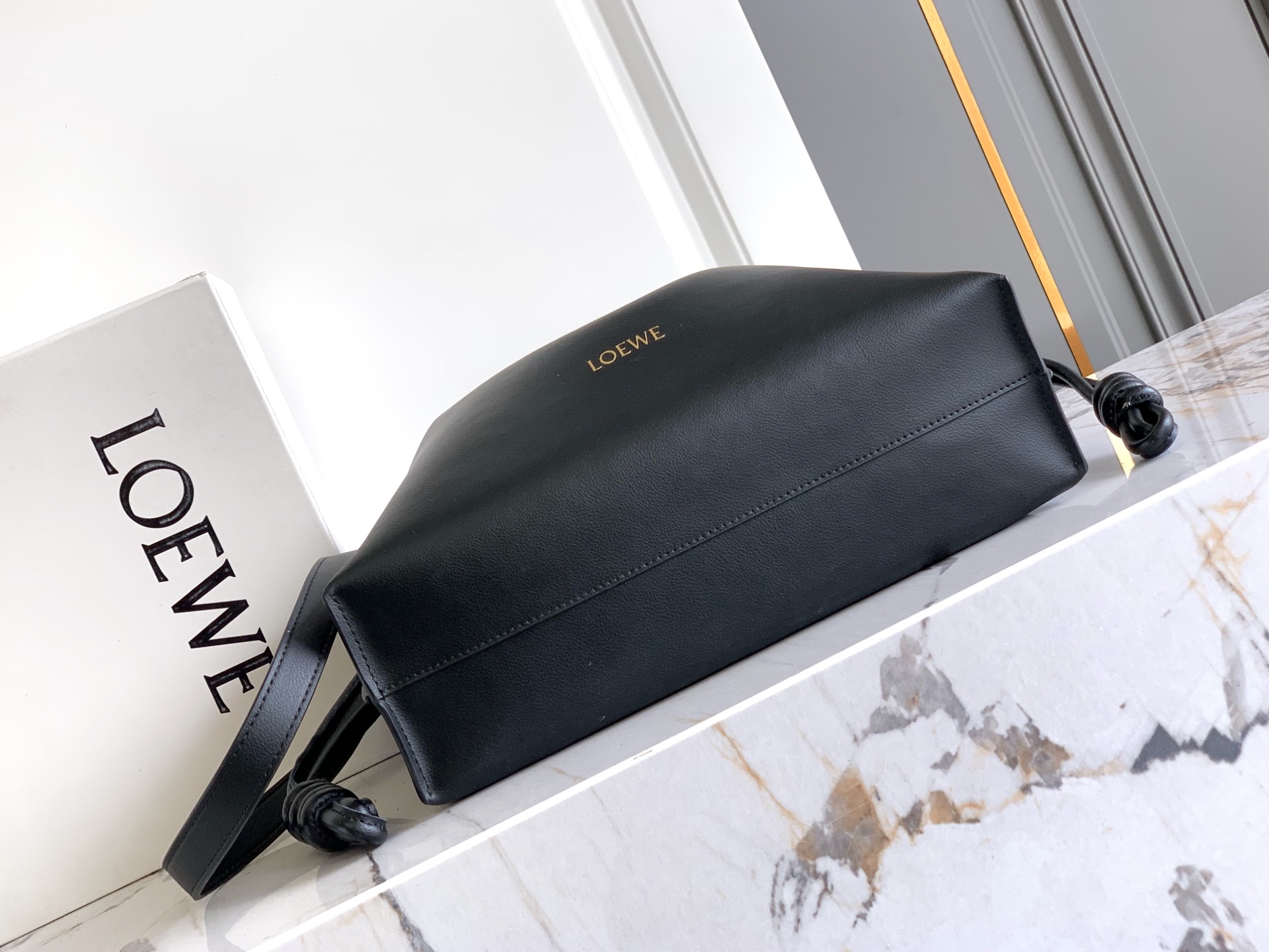 Loewe 大号Flamenco clutch “升级版”