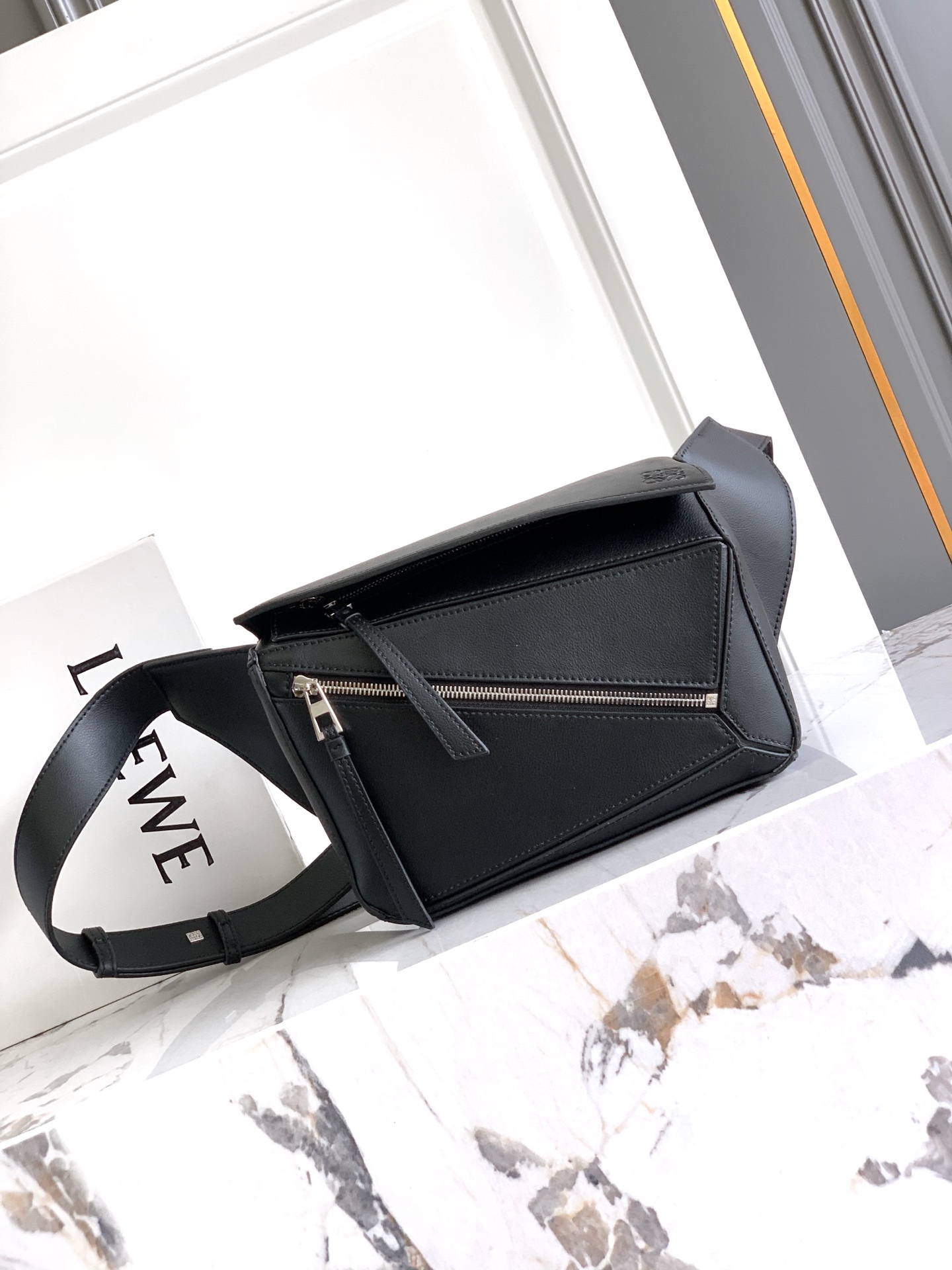 Loewe Lo*we 新款 Puzzle 腰包