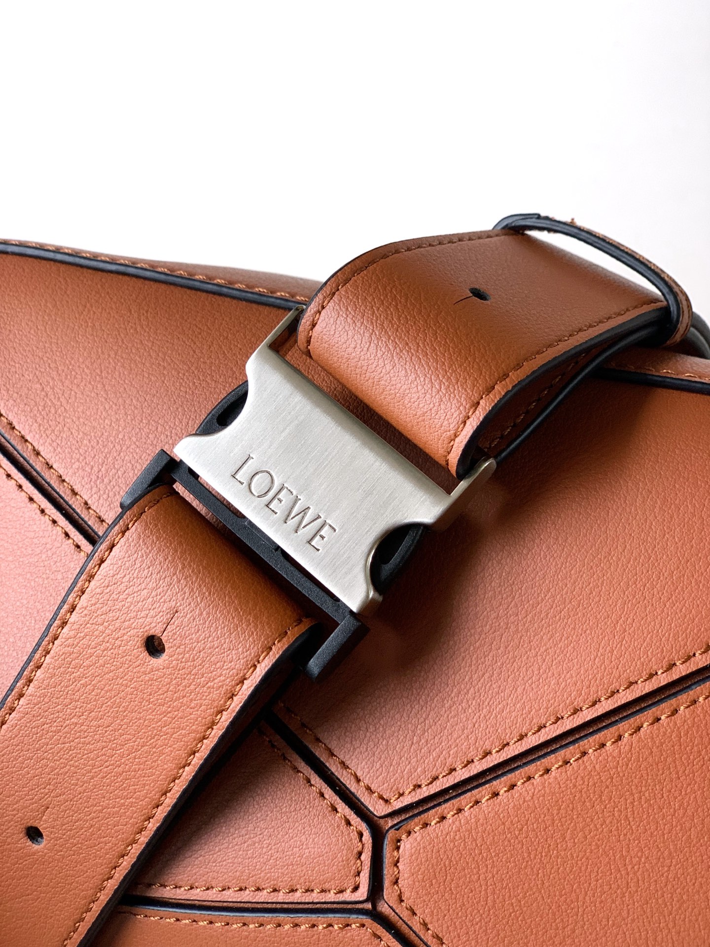 Loewe Lo*we 新款 Puzzle 腰包