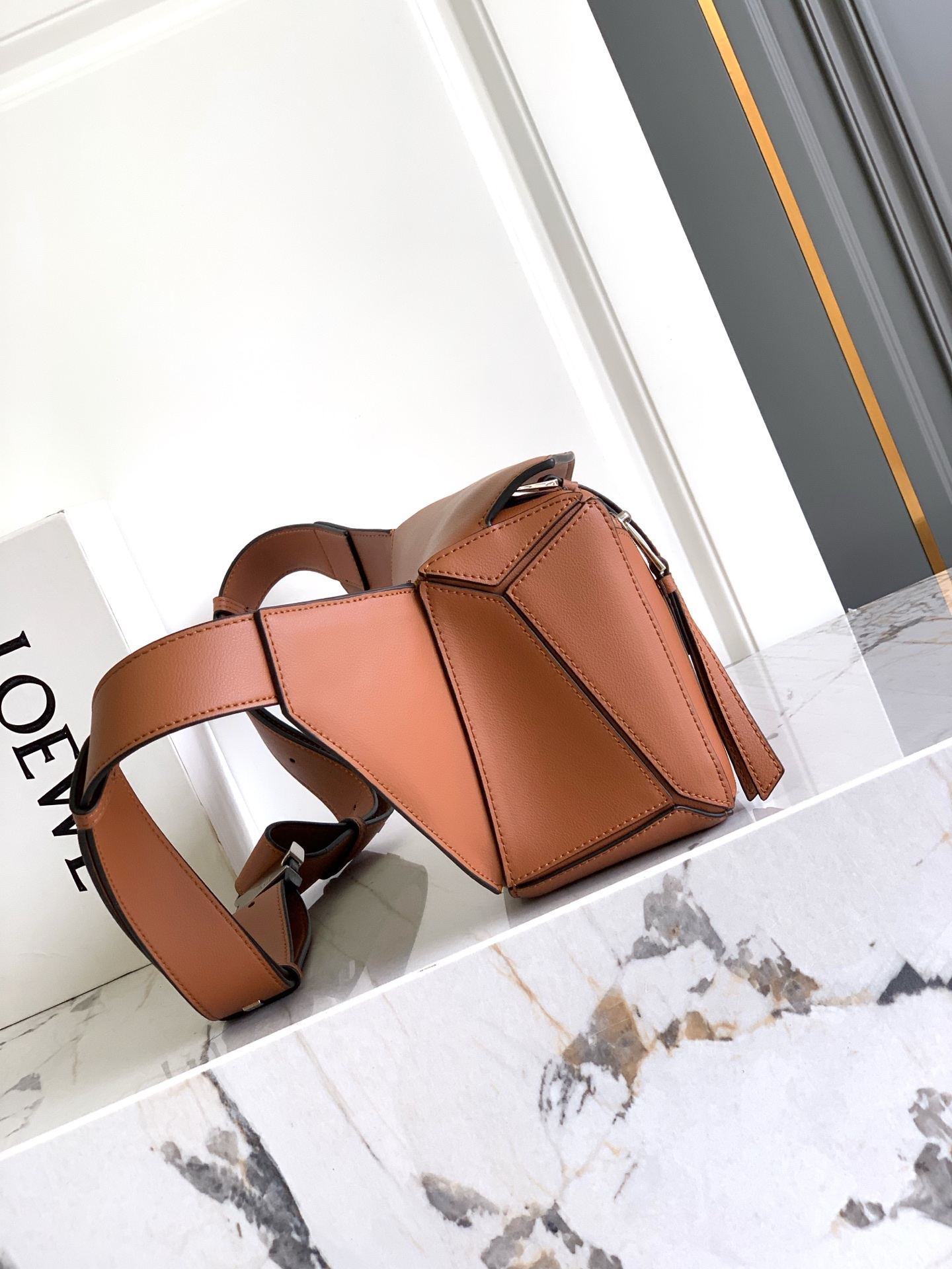Loewe Lo*we 新款 Puzzle 腰包