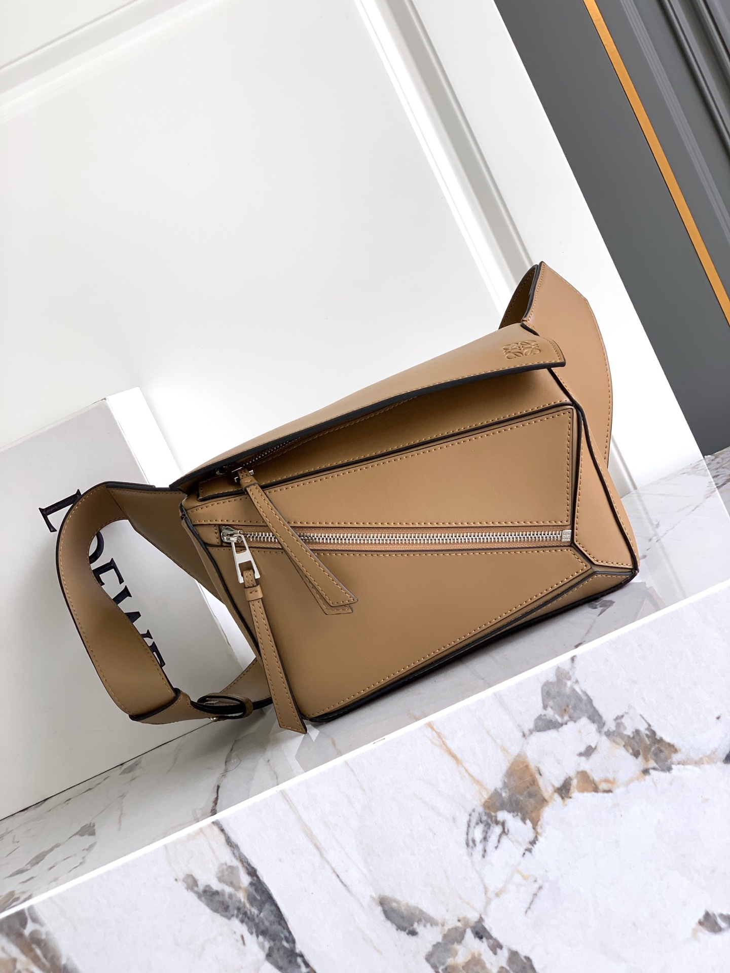 Loewe Lo*we 新款 Puzzle 腰包