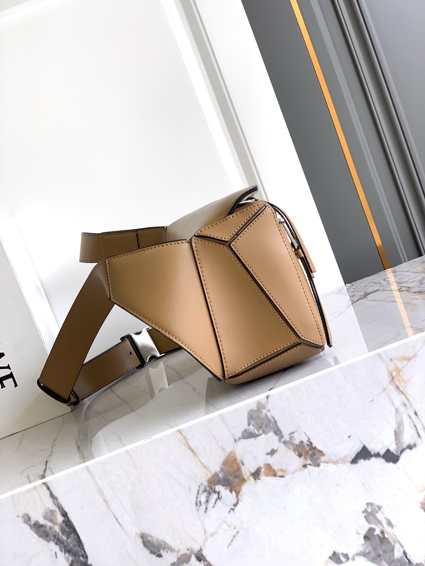 Loewe Lo*we 新款 Puzzle 腰包