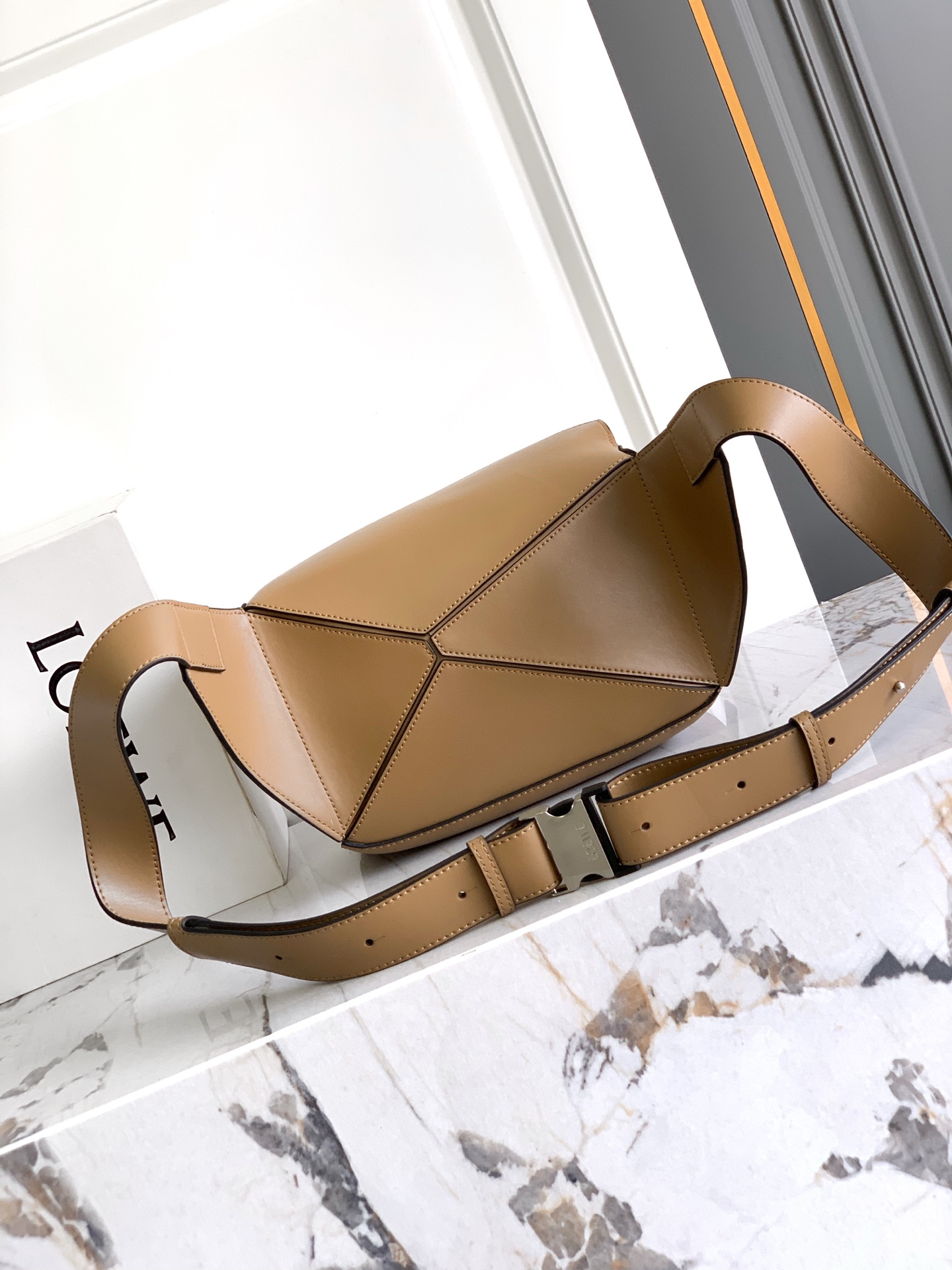 Loewe Lo*we 新款 Puzzle 腰包