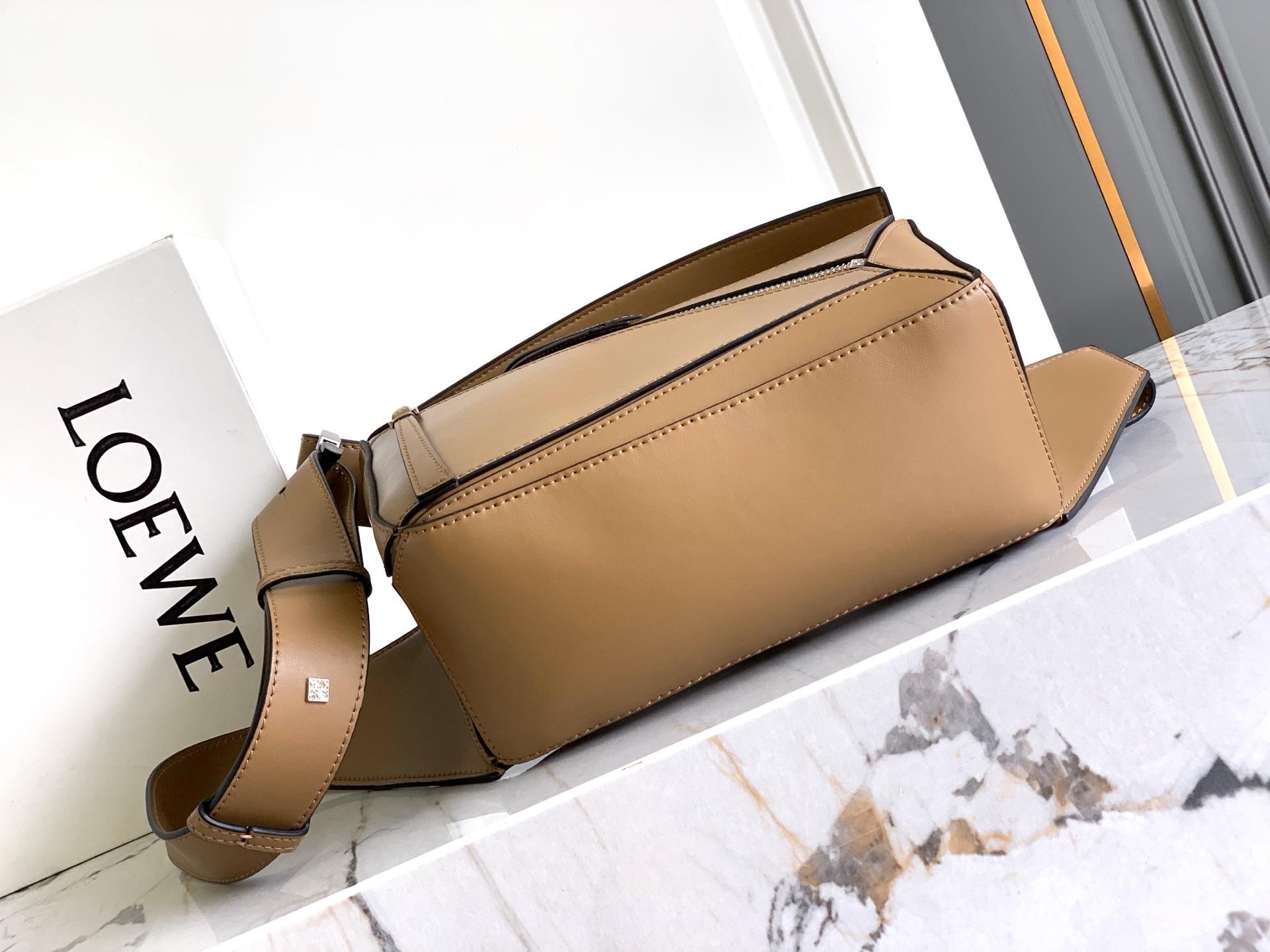 Loewe Lo*we 新款 Puzzle 腰包