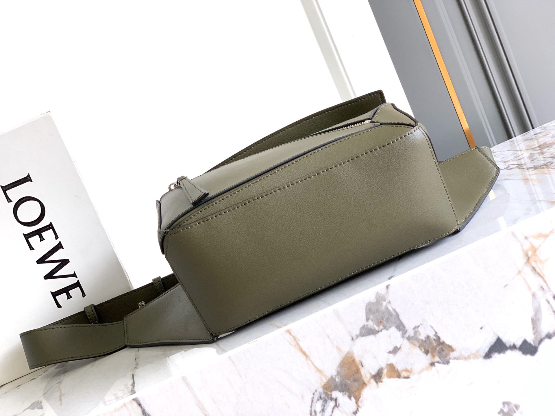 Loewe Lo*we 新款 Puzzle 腰包
