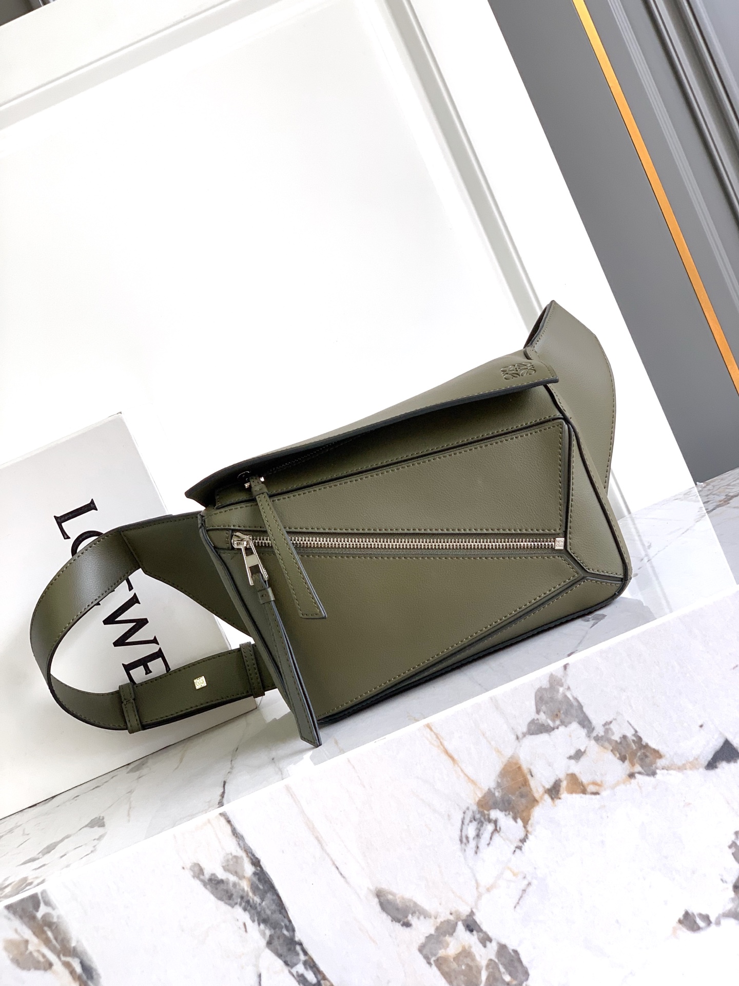 Loewe Lo*we 新款 Puzzle 腰包
