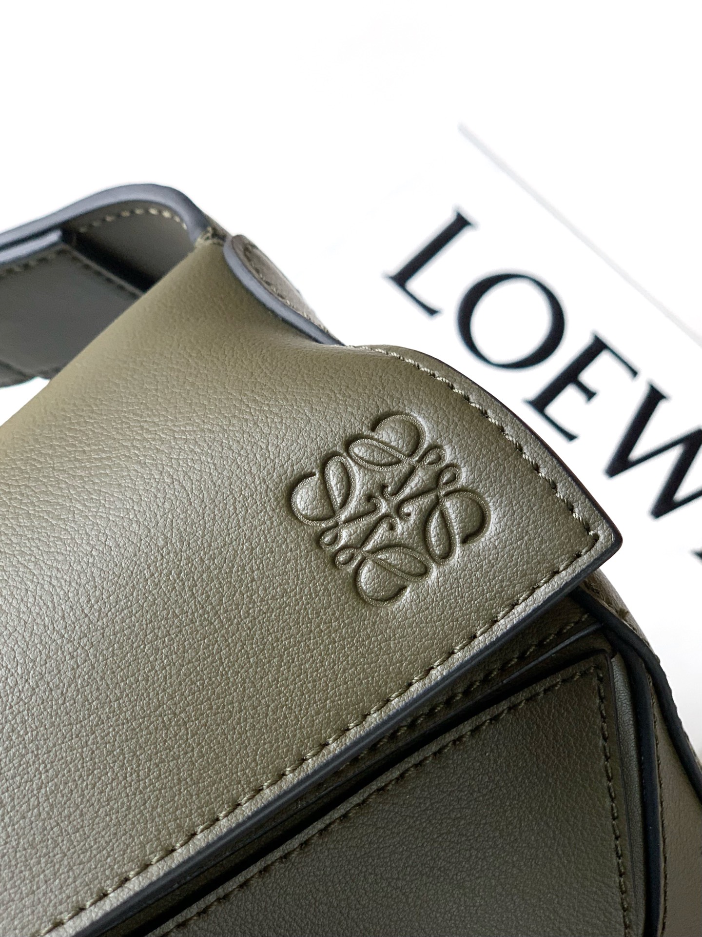 Loewe Lo*we 新款 Puzzle 腰包