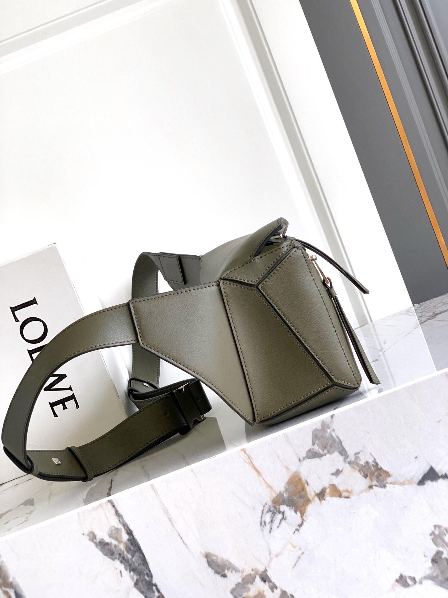 Loewe Lo*we 新款 Puzzle 腰包