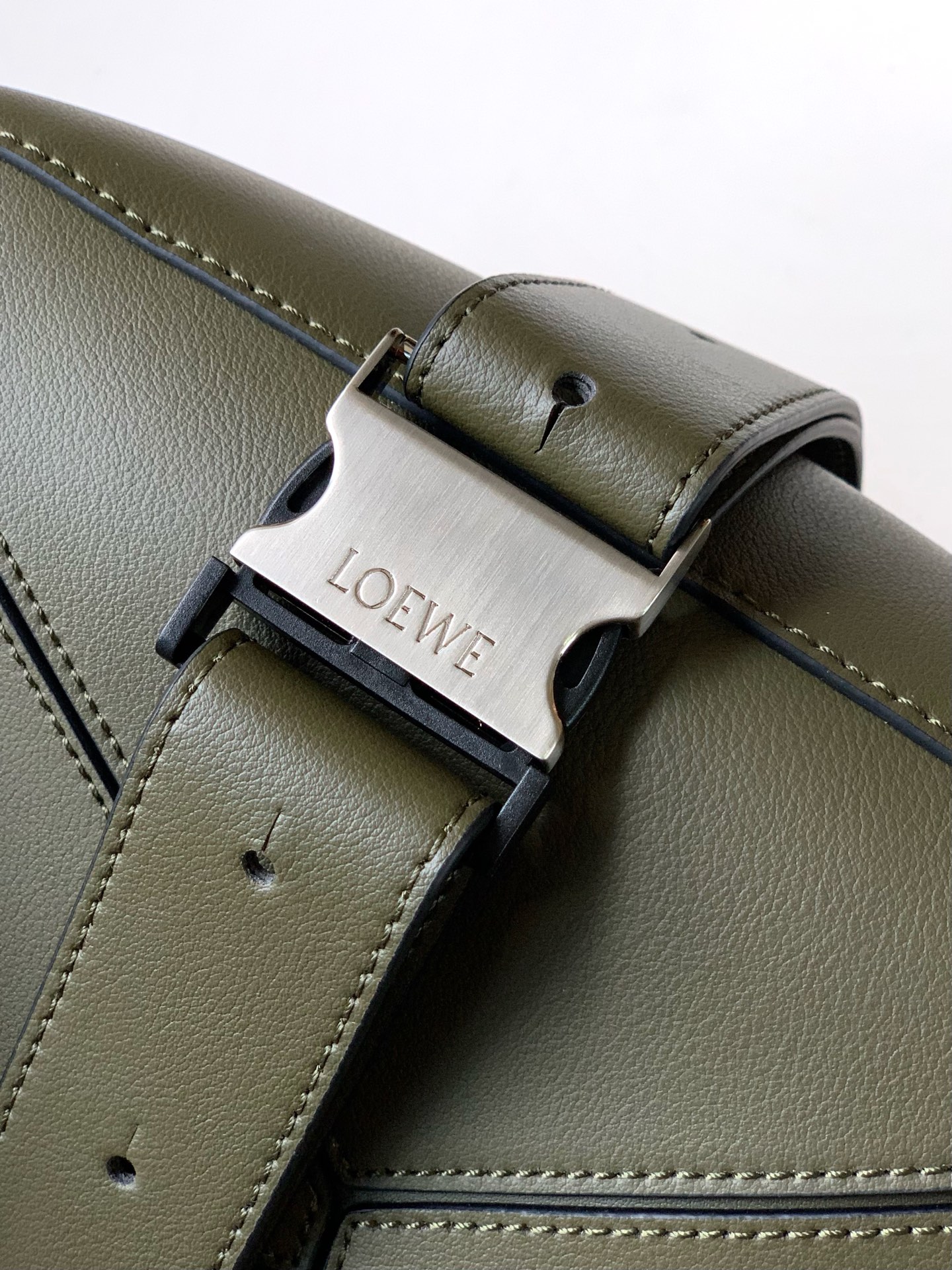 Loewe Lo*we 新款 Puzzle 腰包