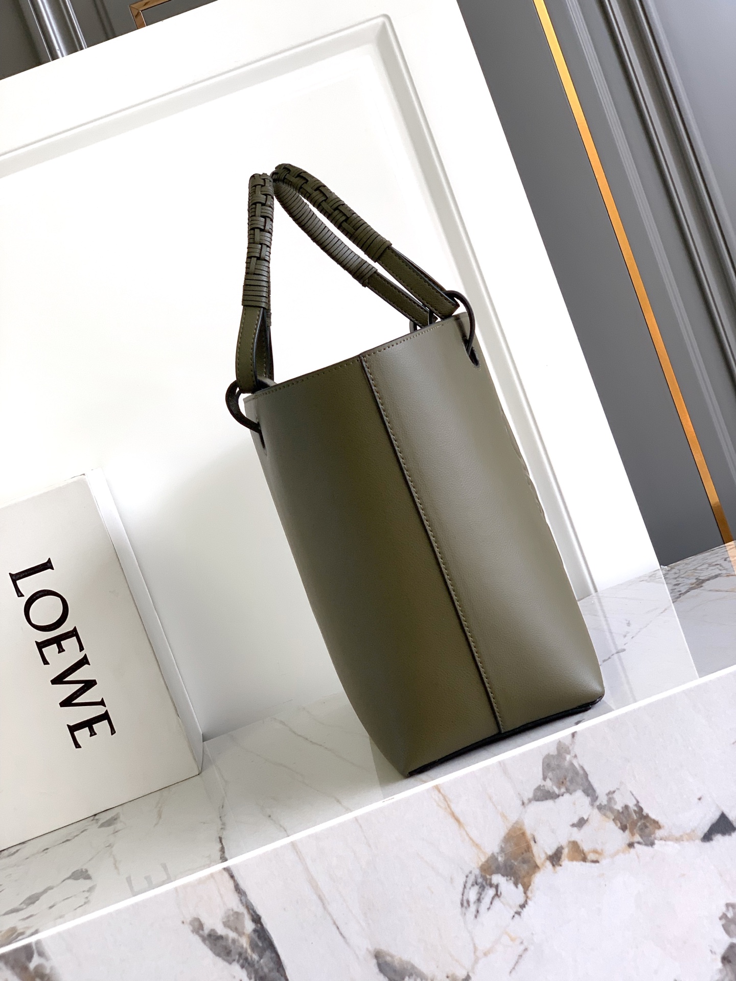 Loewe *𝘈𝘯𝘢𝘨𝘳𝘢𝘮 𝘛𝘰𝘵𝘦 印花托特包