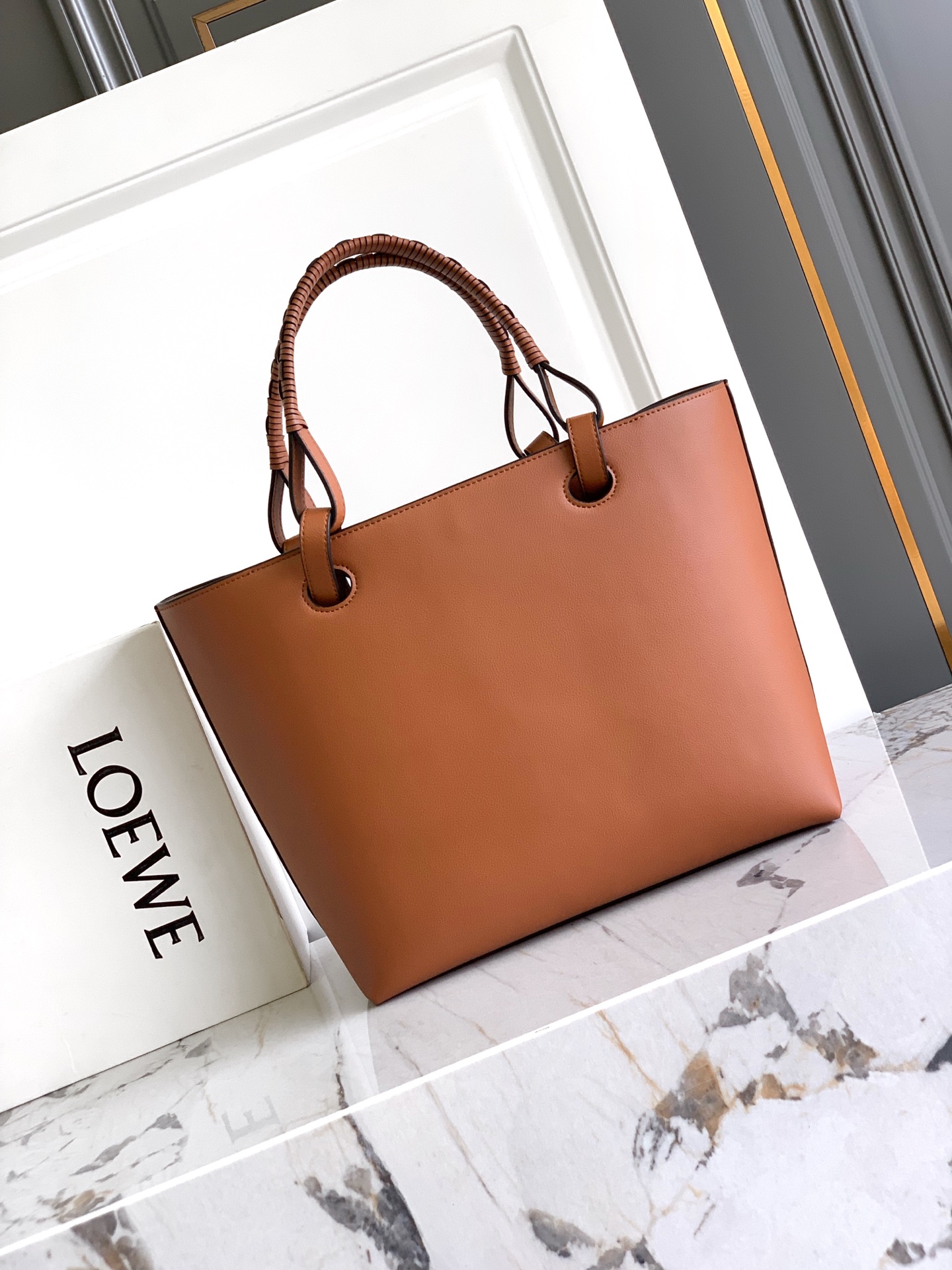 Loewe *𝘈𝘯𝘢𝘨𝘳𝘢𝘮 𝘛𝘰𝘵𝘦 印花托特包