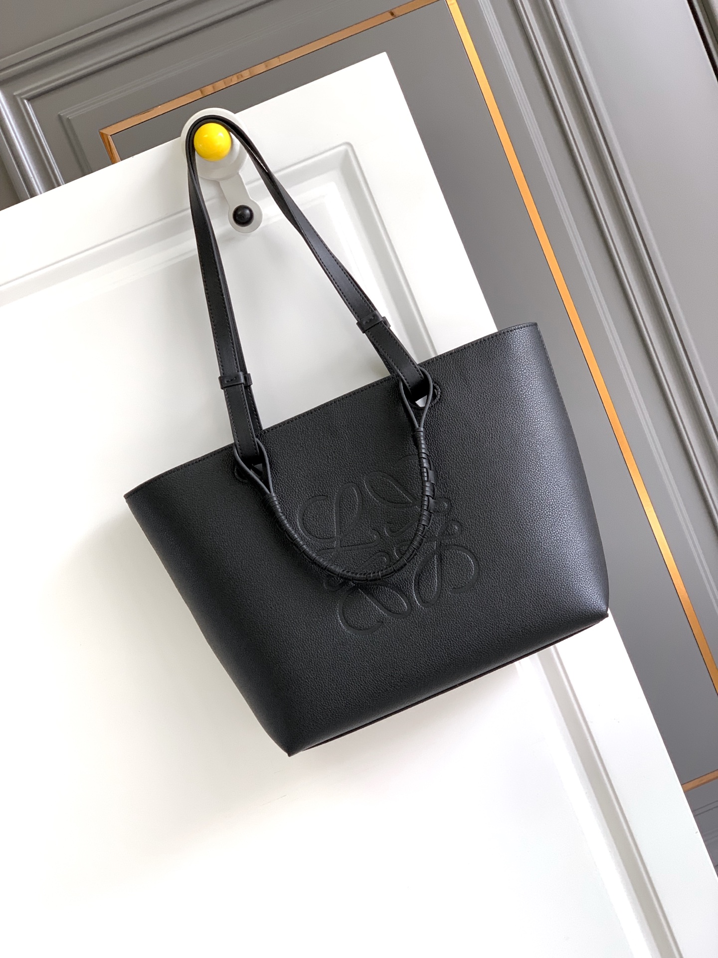 Loewe *𝘈𝘯𝘢𝘨𝘳𝘢𝘮 𝘛𝘰𝘵𝘦 印花托特包