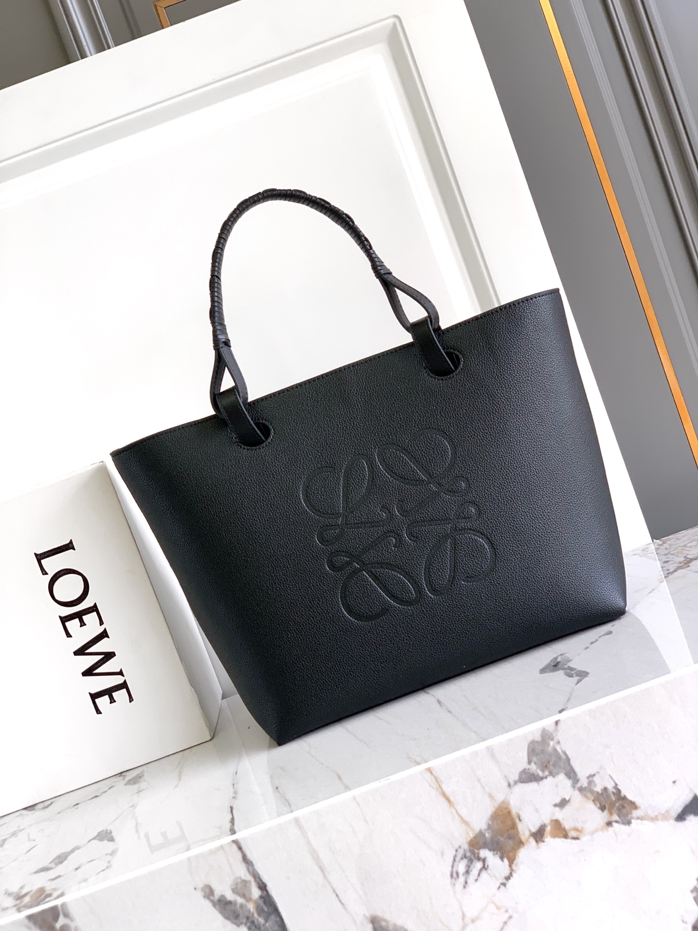 Loewe *𝘈𝘯𝘢𝘨𝘳𝘢𝘮 𝘛𝘰𝘵𝘦 印花托特包