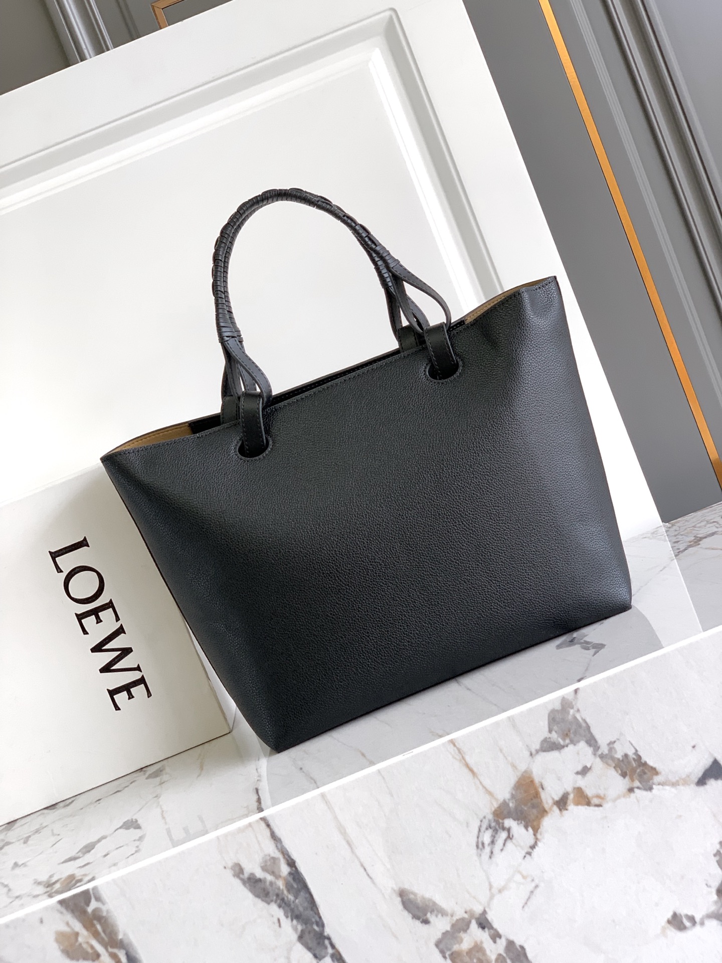 Loewe *𝘈𝘯𝘢𝘨𝘳𝘢𝘮 𝘛𝘰𝘵𝘦 印花托特包