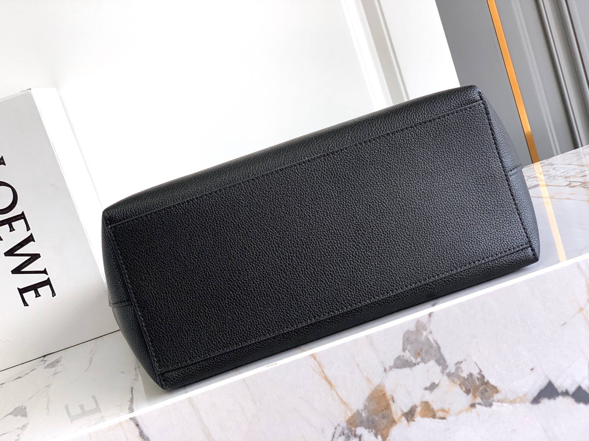 Loewe *𝘈𝘯𝘢𝘨𝘳𝘢𝘮 𝘛𝘰𝘵𝘦 印花托特包