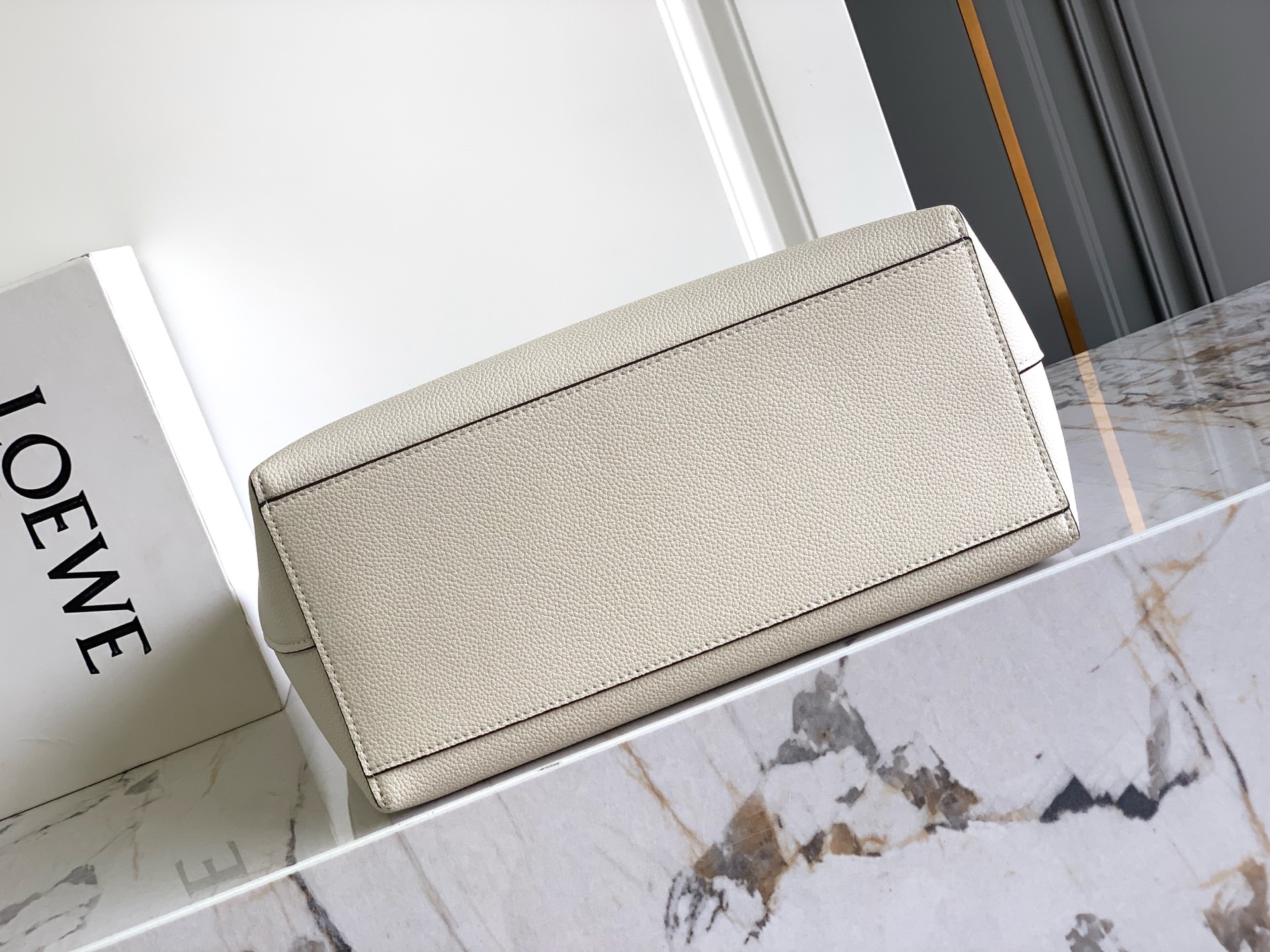 Loewe *𝘈𝘯𝘢𝘨𝘳𝘢𝘮 𝘛𝘰𝘵𝘦 印花托特包