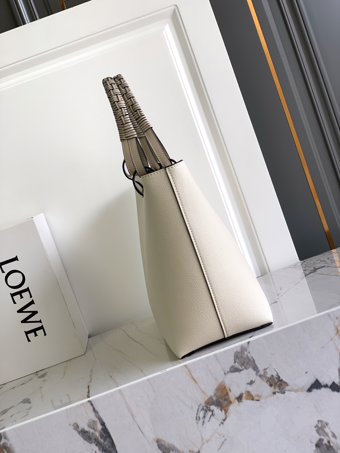 Loewe *𝘈𝘯𝘢𝘨𝘳𝘢𝘮 𝘛𝘰𝘵𝘦 印花托特包