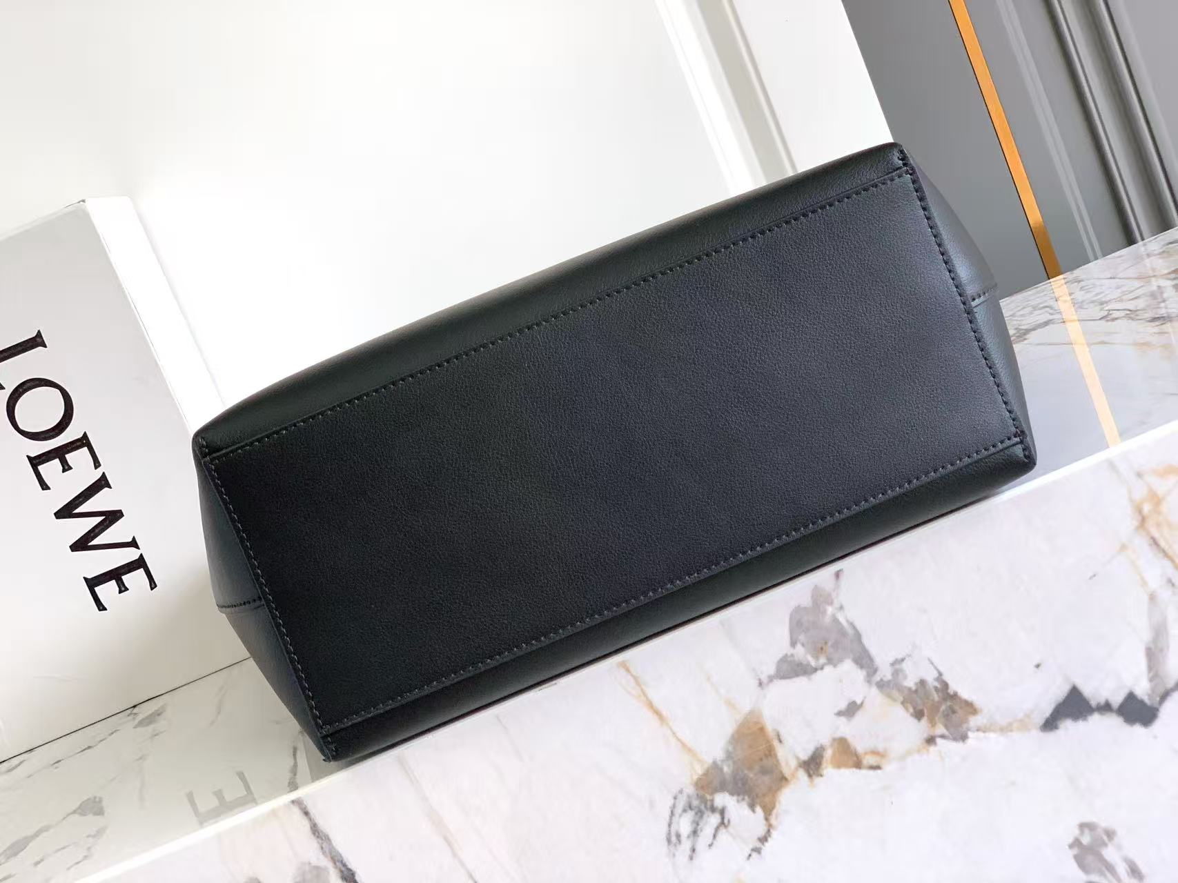Loewe *𝘈𝘯𝘢𝘨𝘳𝘢𝘮 𝘛𝘰𝘵𝘦 印花托特包