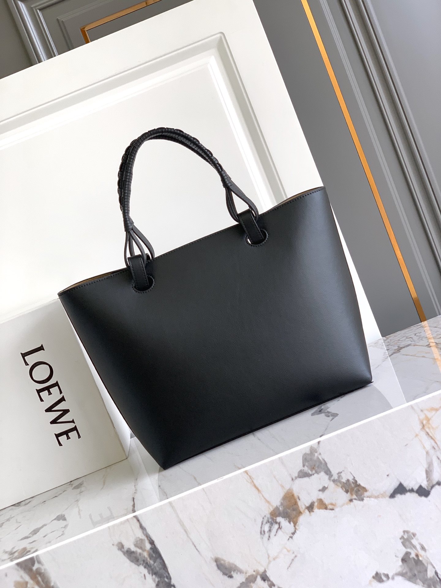 Loewe *𝘈𝘯𝘢𝘨𝘳𝘢𝘮 𝘛𝘰𝘵𝘦 印花托特包