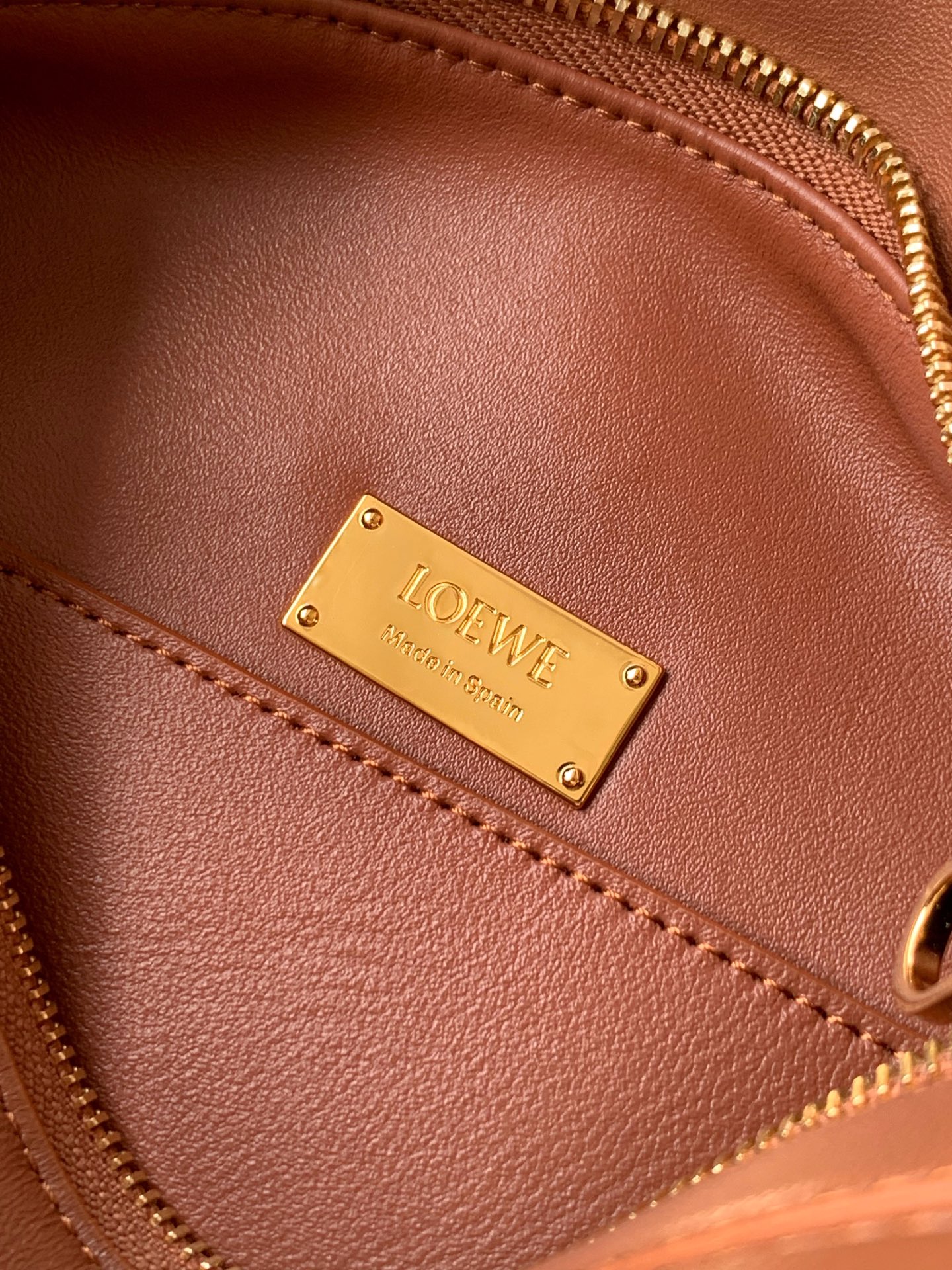 Loewe 25年最新 𝗣𝗨𝗭𝗭𝗟𝗘羊皮