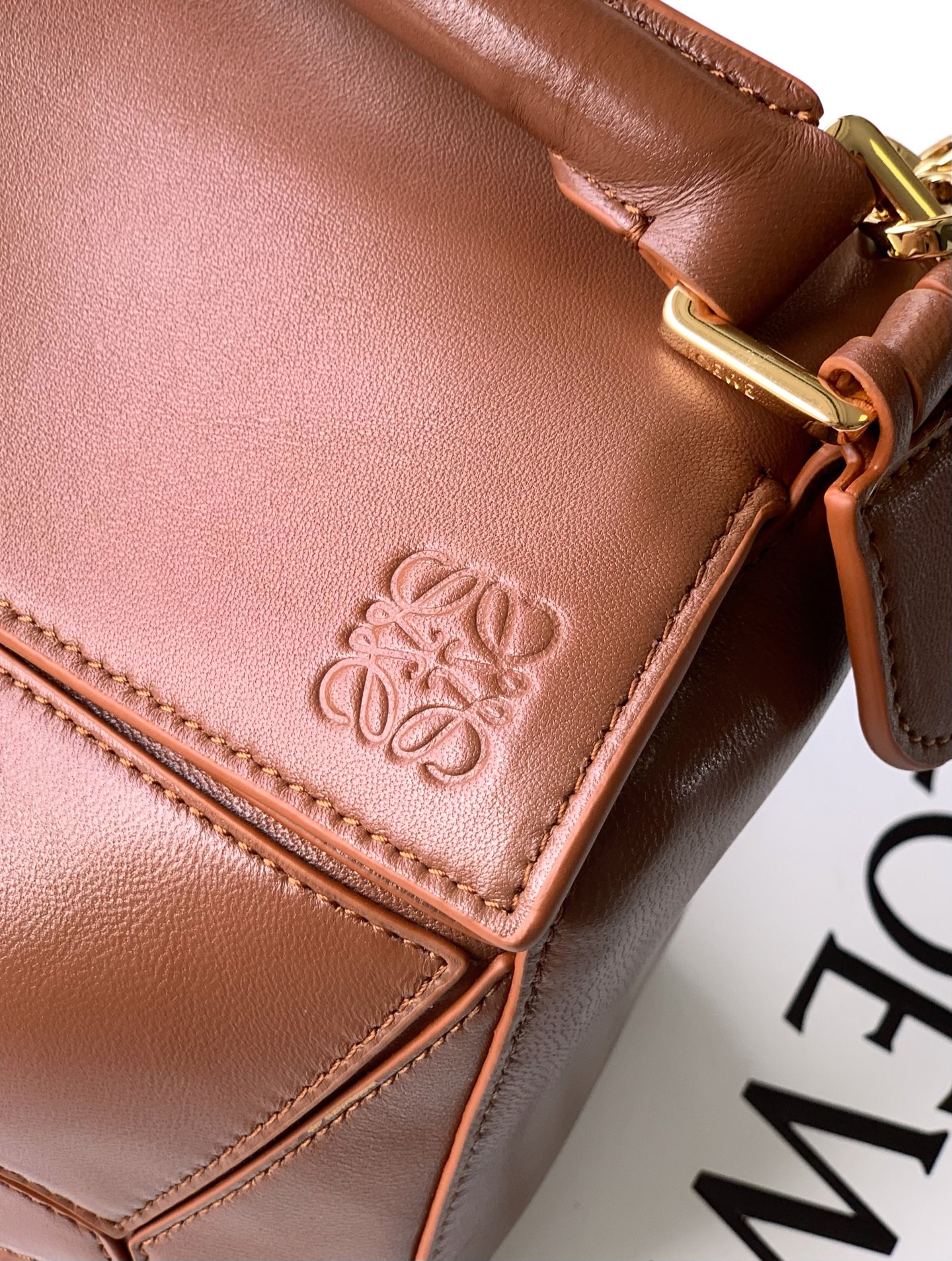 Loewe 25年最新 𝗣𝗨𝗭𝗭𝗟𝗘羊皮