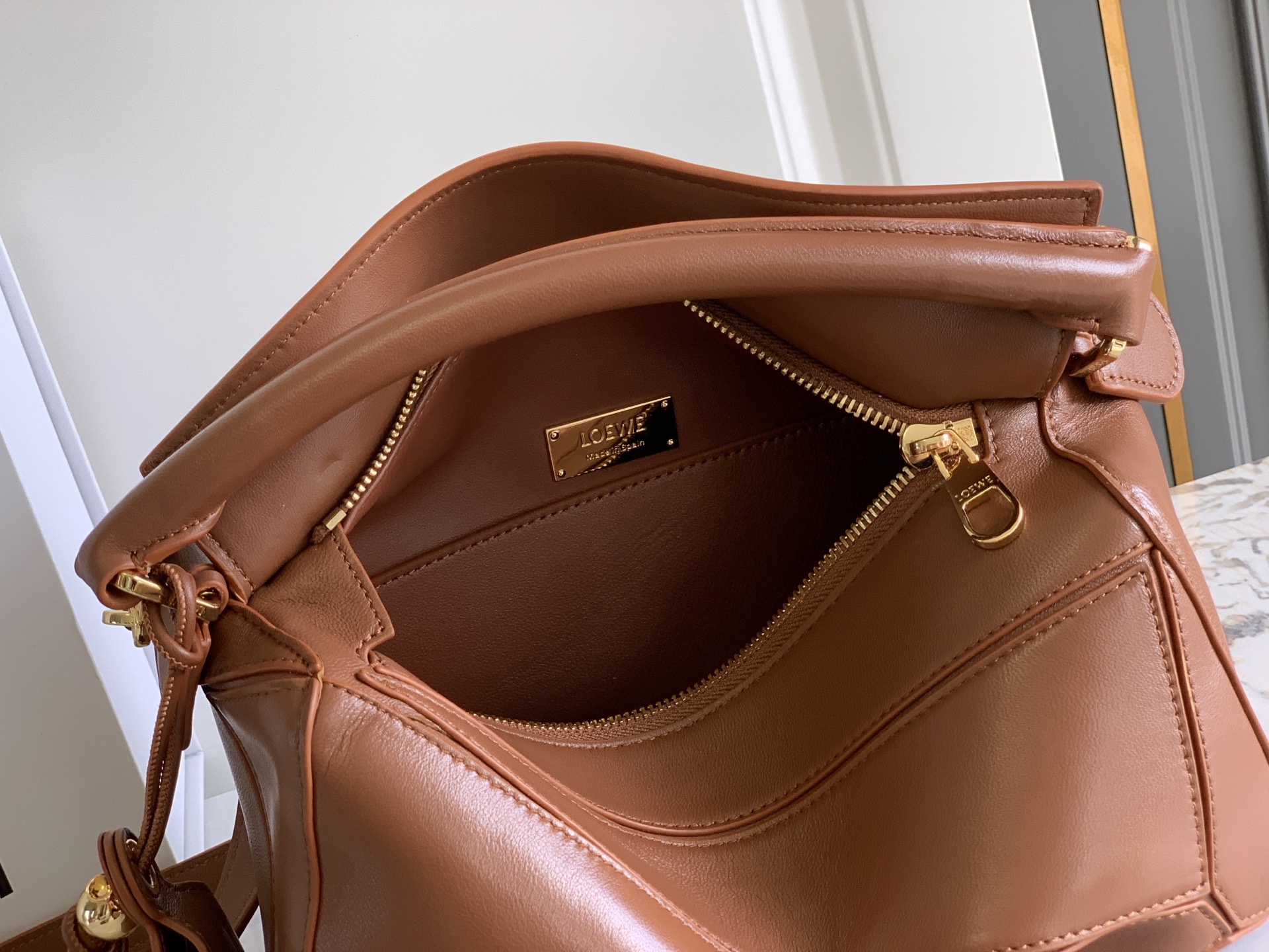 Loewe 25年最新 𝗣𝗨𝗭𝗭𝗟𝗘羊皮