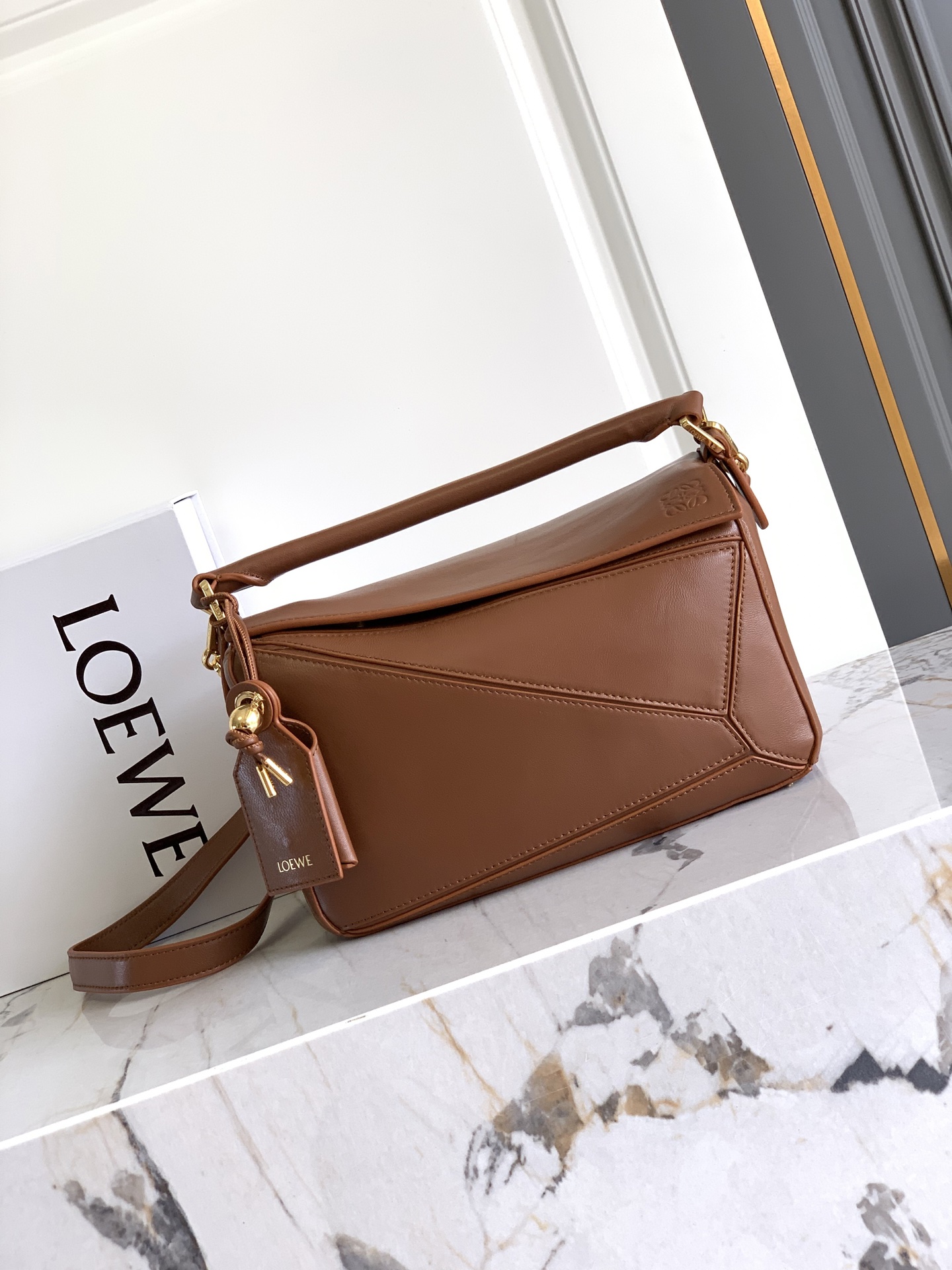 Loewe 25年最新 𝗣𝗨𝗭𝗭𝗟𝗘羊皮