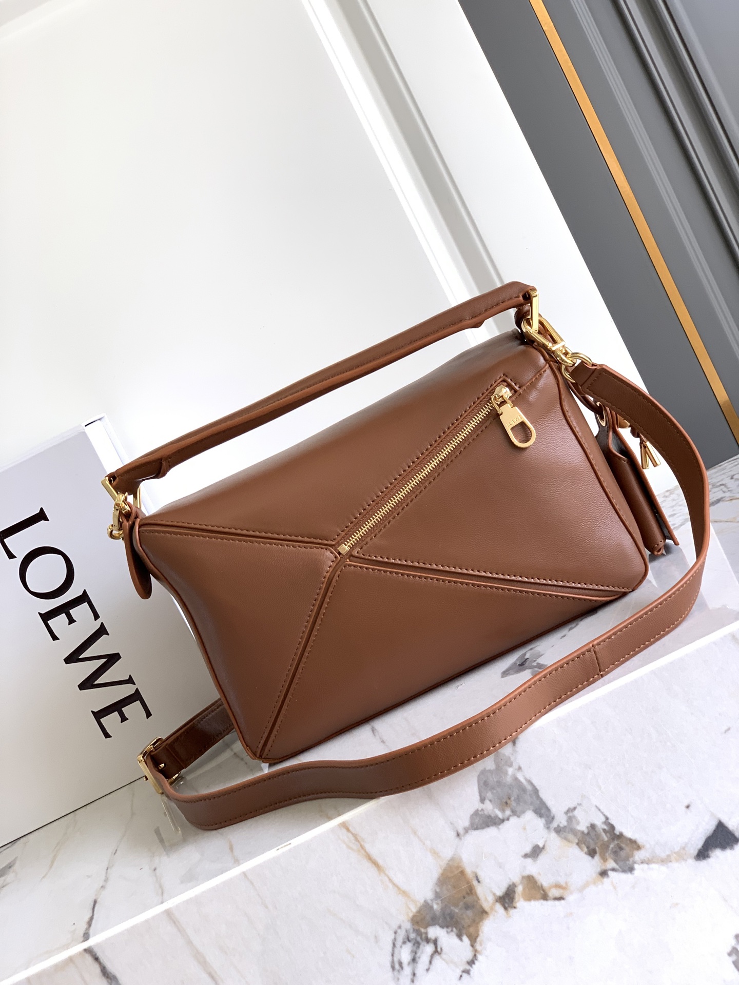 Loewe 25年最新 𝗣𝗨𝗭𝗭𝗟𝗘羊皮