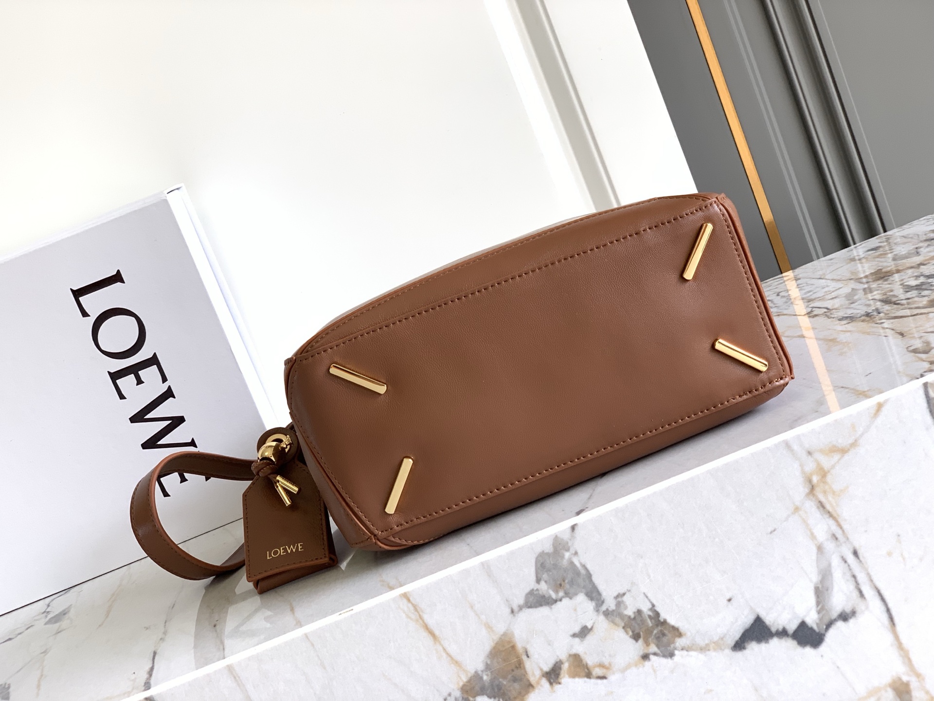 Loewe 25年最新 𝗣𝗨𝗭𝗭𝗟𝗘羊皮