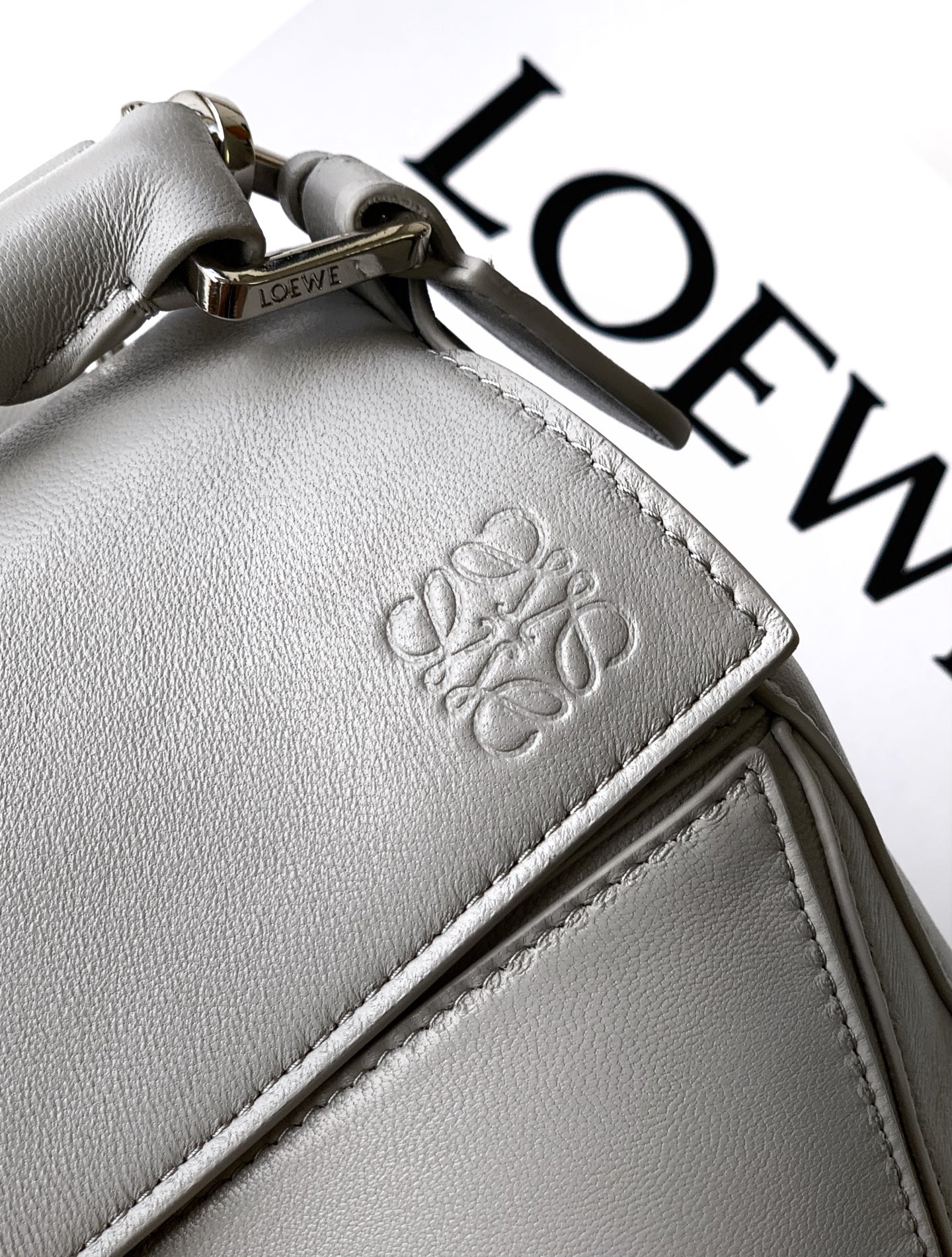 Loewe 25年最新 𝗣𝗨𝗭𝗭𝗟𝗘羊皮