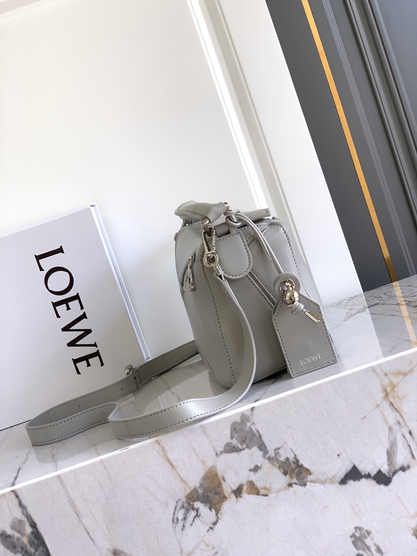 Loewe 25年最新 𝗣𝗨𝗭𝗭𝗟𝗘羊皮