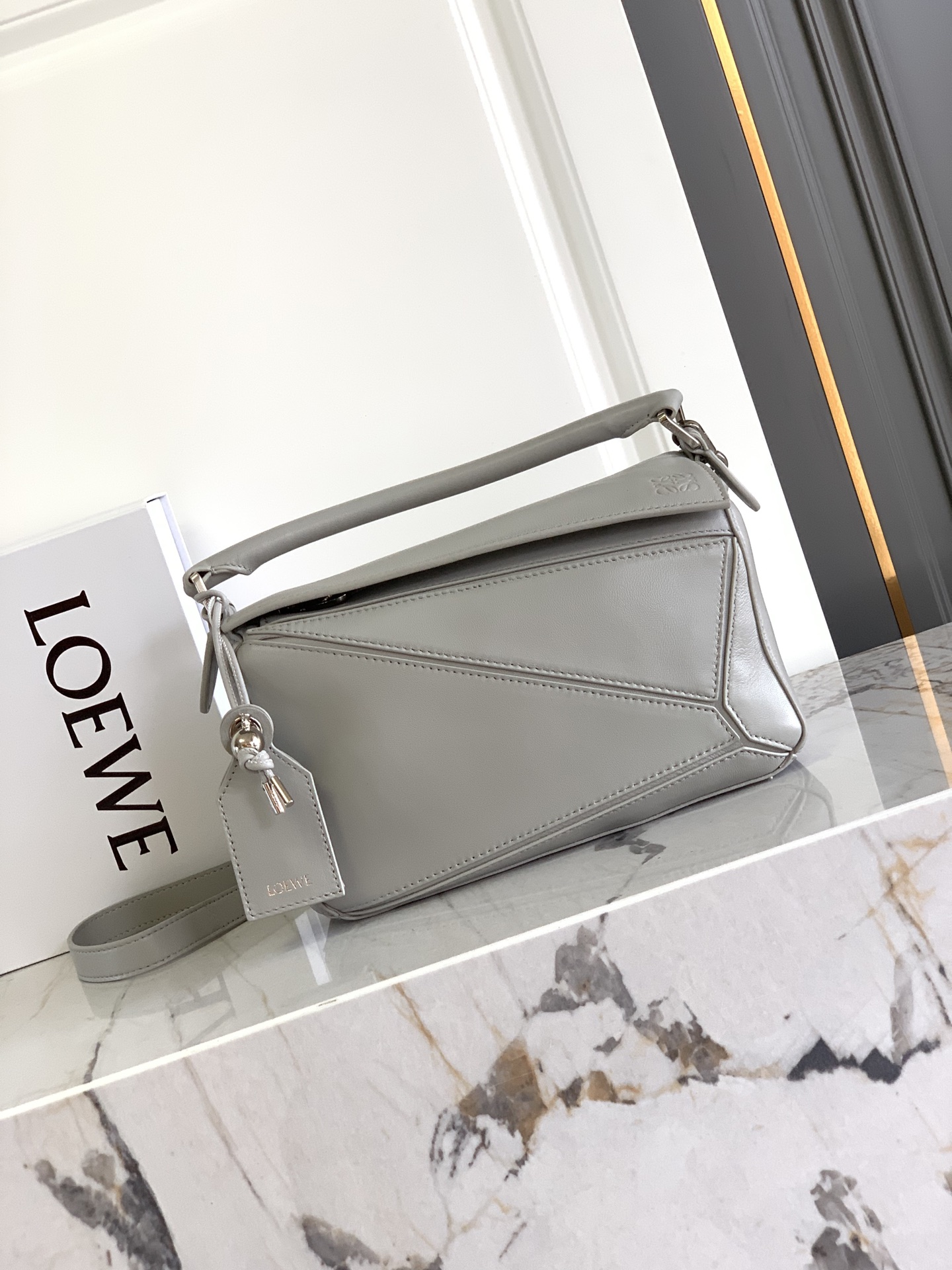 Loewe 25年最新 𝗣𝗨𝗭𝗭𝗟𝗘羊皮