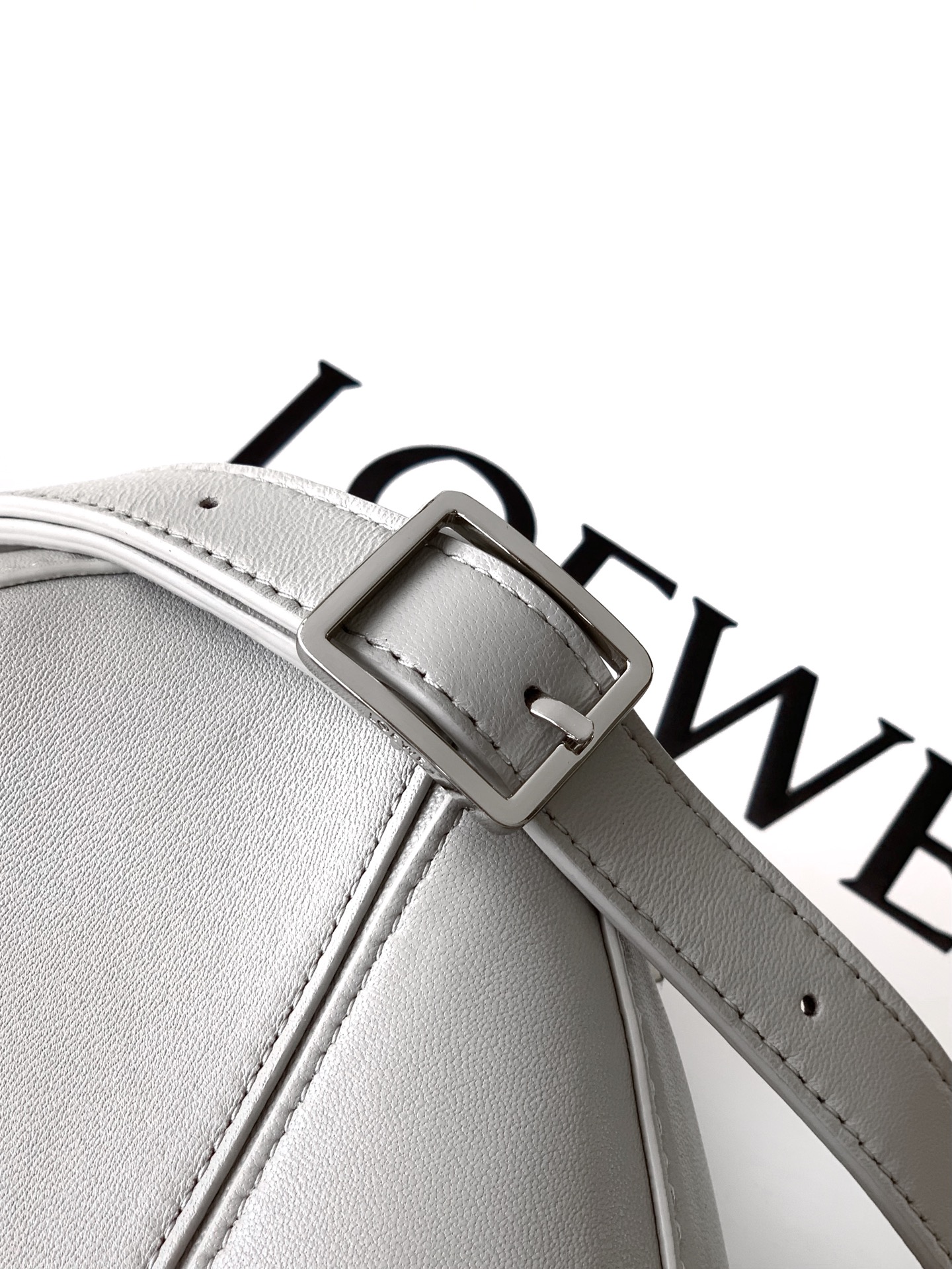 Loewe 25年最新 𝗣𝗨𝗭𝗭𝗟𝗘羊皮