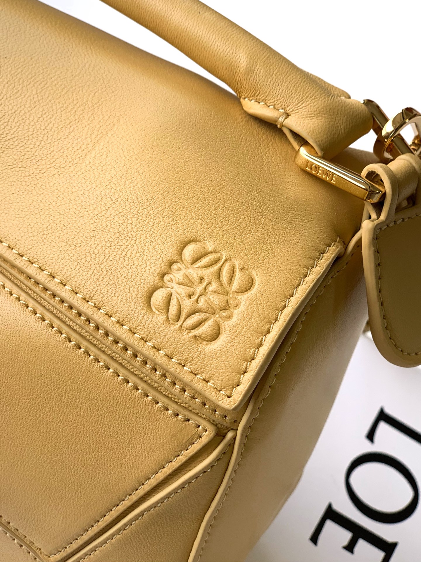 Loewe 25年最新 𝗣𝗨𝗭𝗭𝗟𝗘羊皮